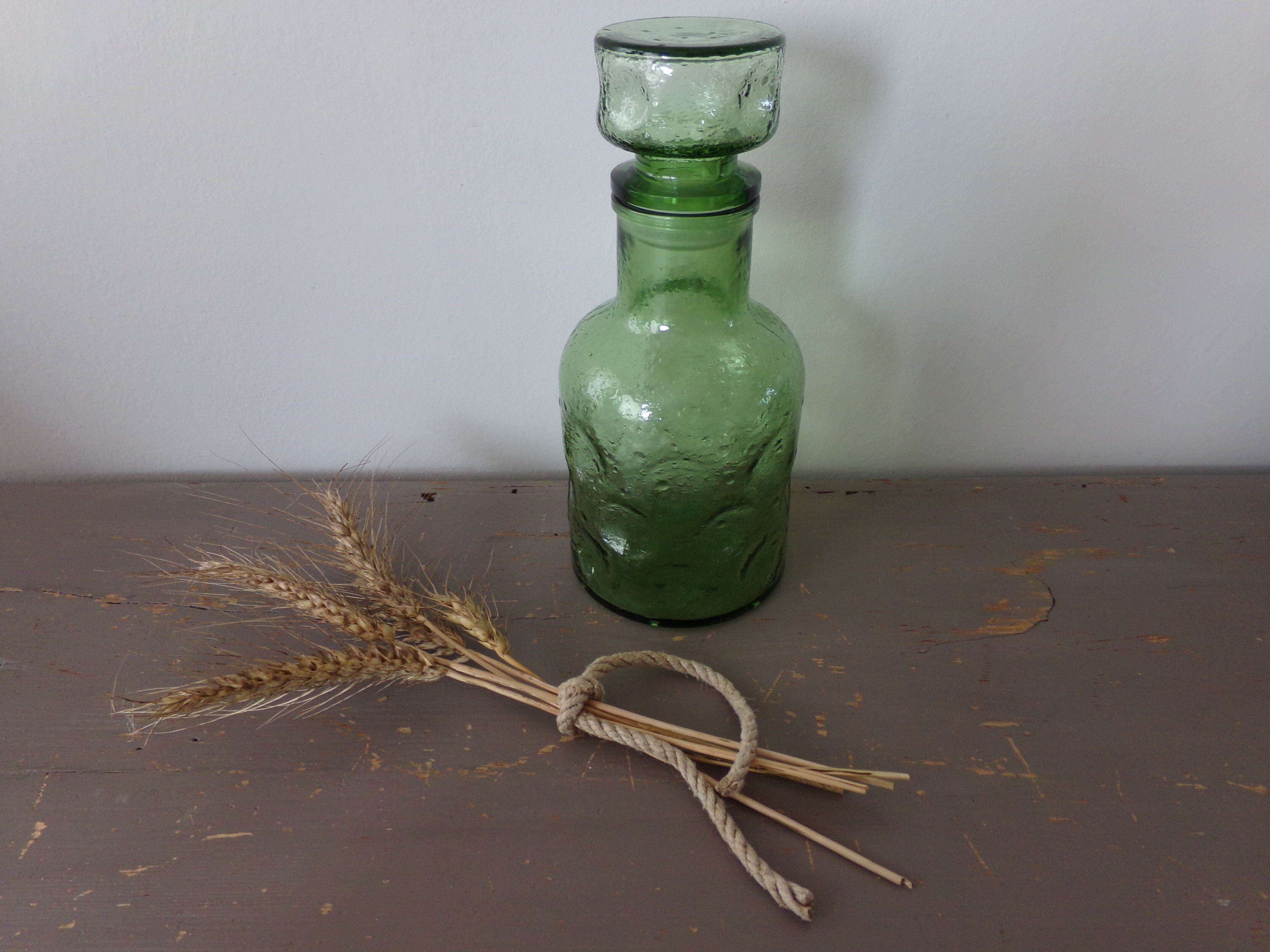 Bubbled glass carafe