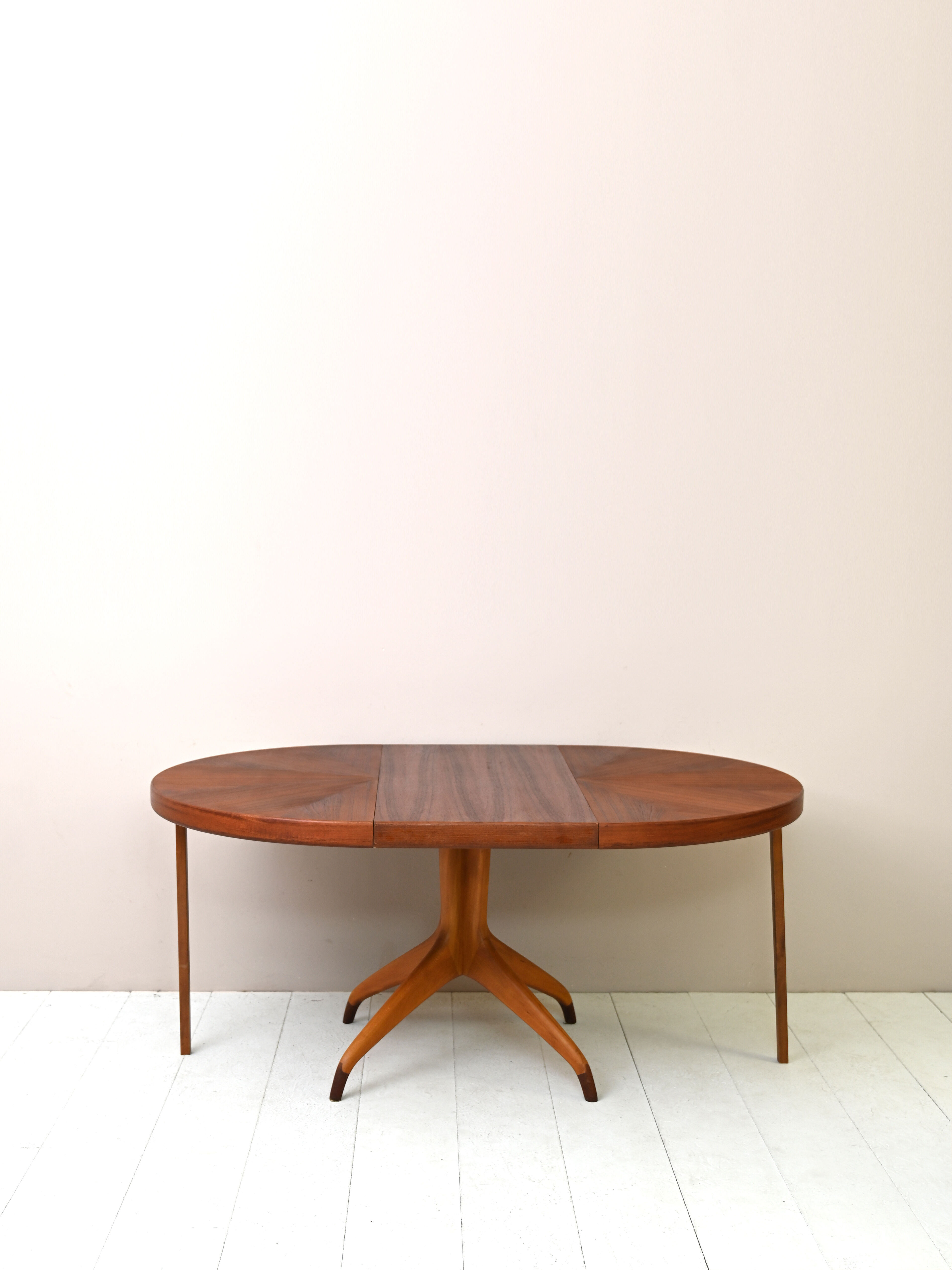 Scandinavian extending table by David Rosen
