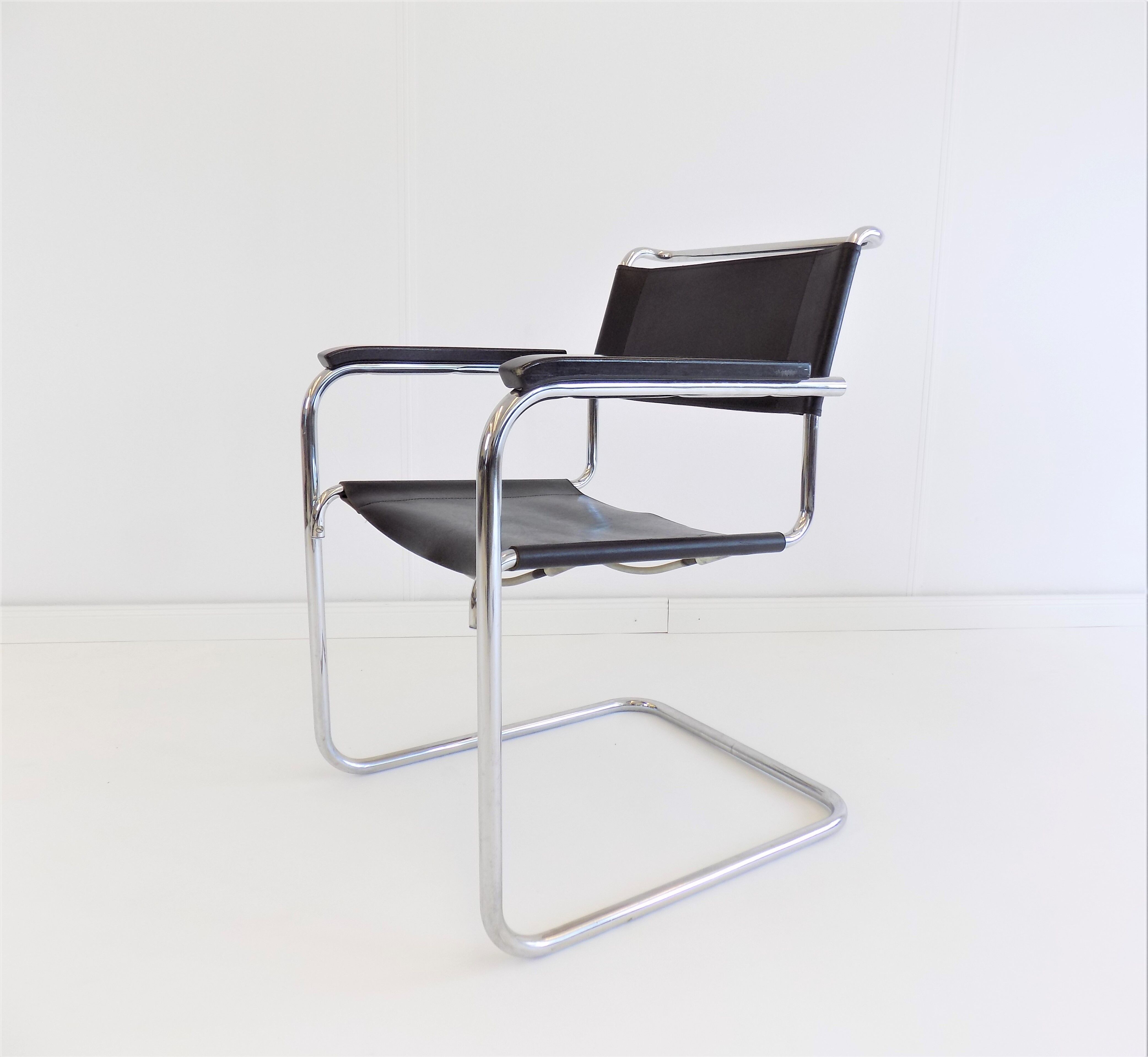 Set de 4 fauteuils Thonet S34 cuir cantilever par Mart Stam