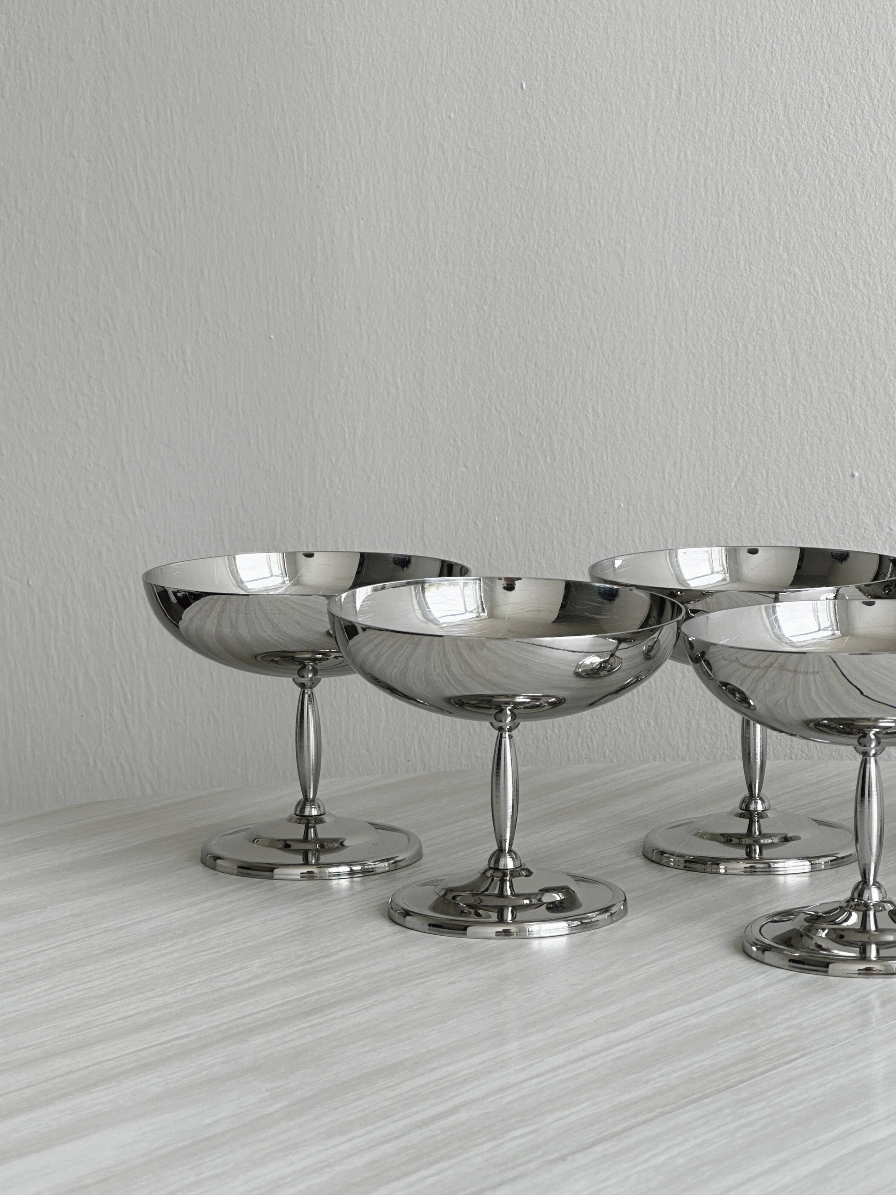 6 stainless steel footed bowls