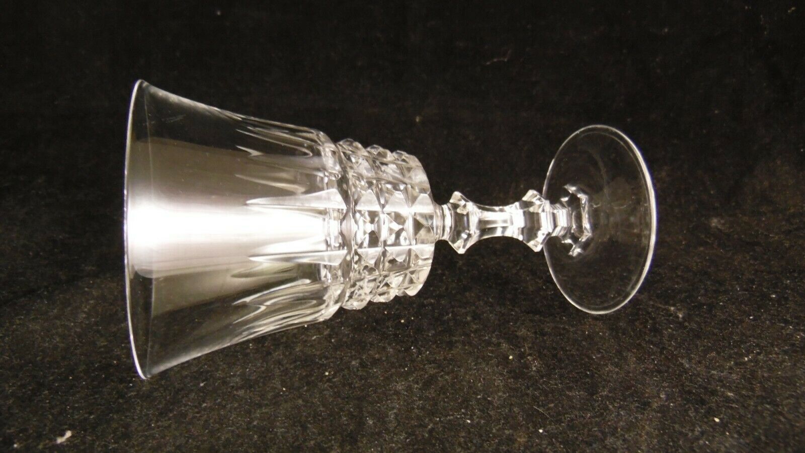 Service of 6 red wine glasses in Arques crystal