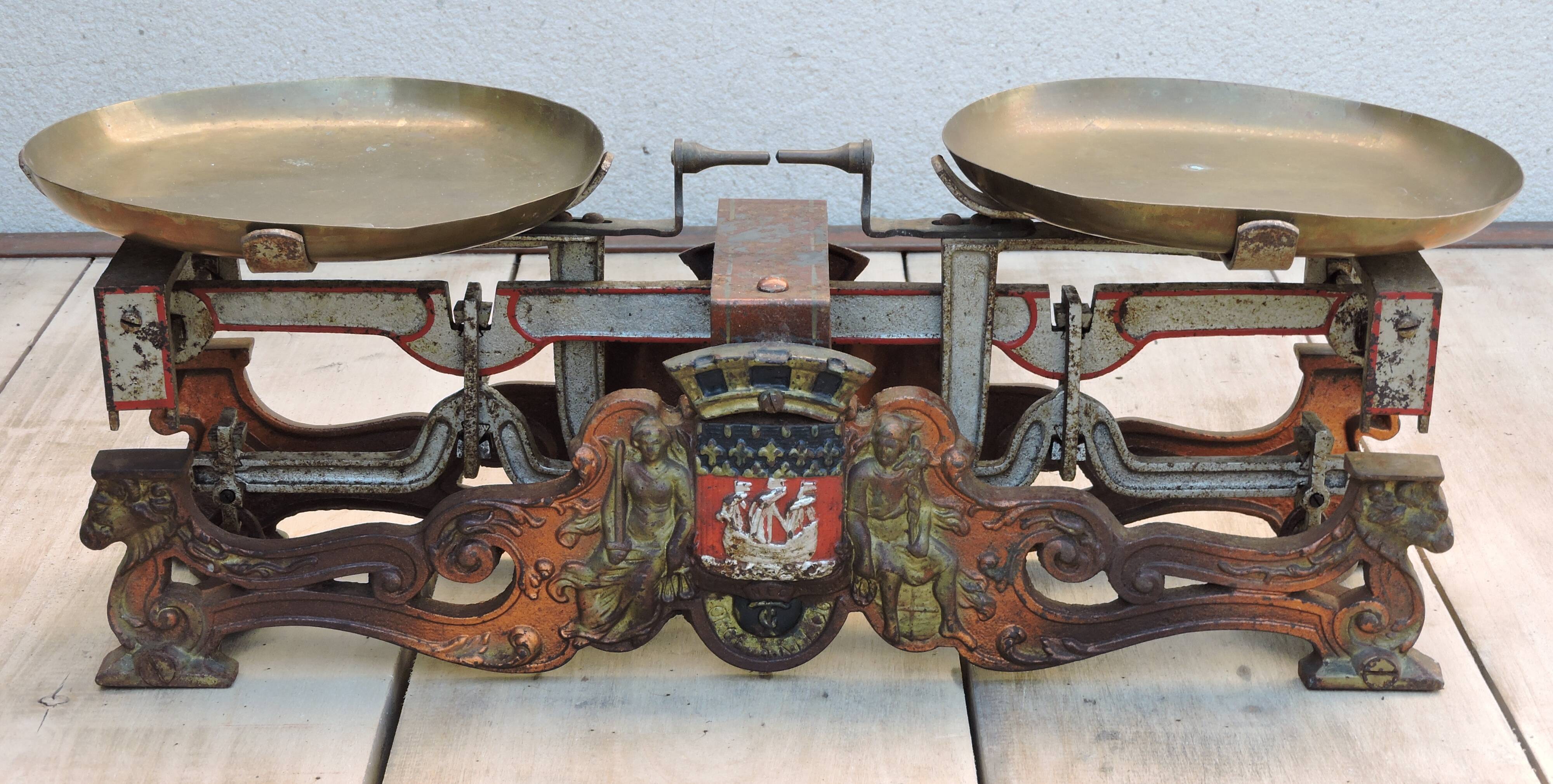 Skeleton beak balance the parisian Testut ancient maraicher epicier