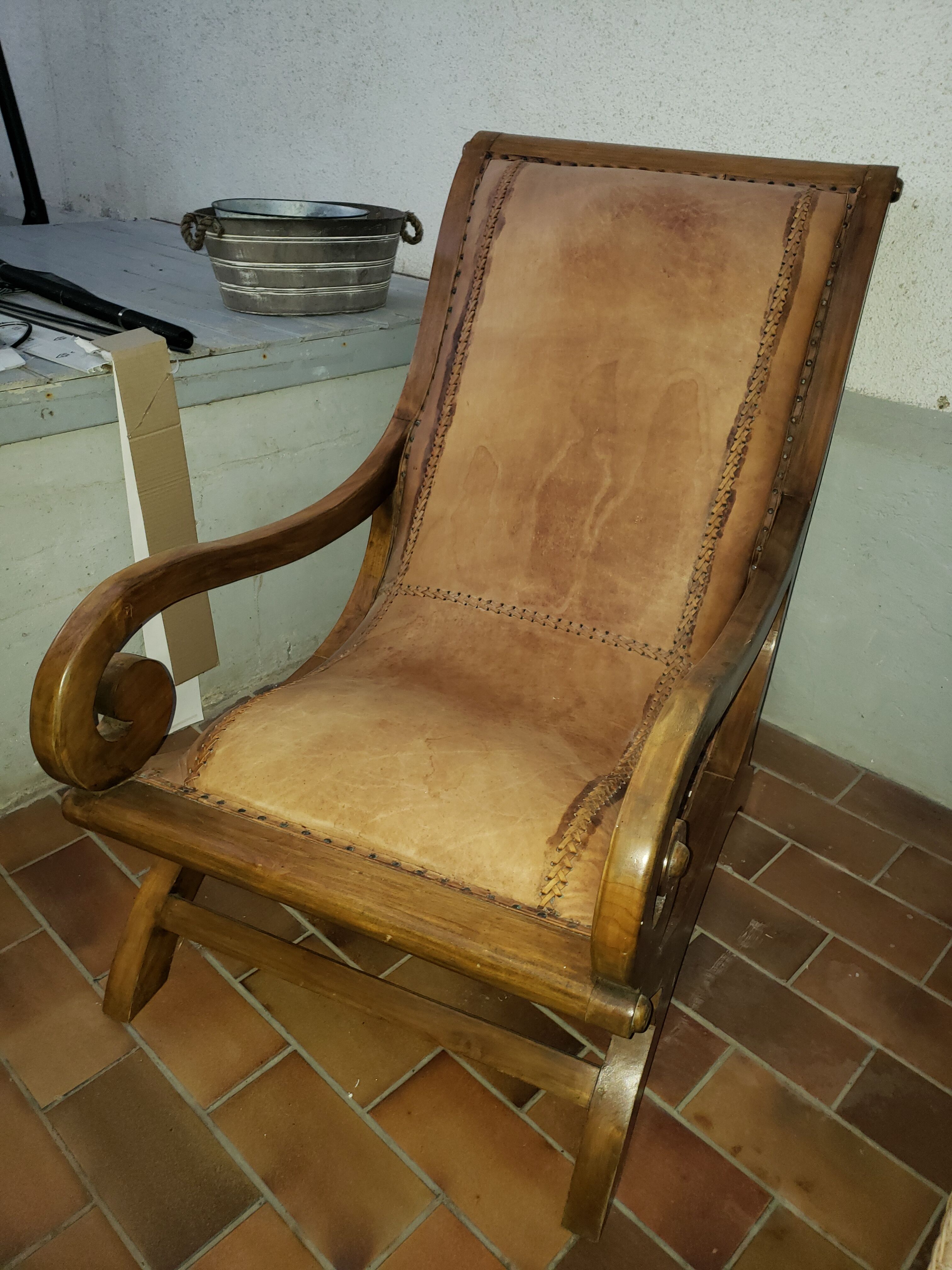 Colonial planter chair