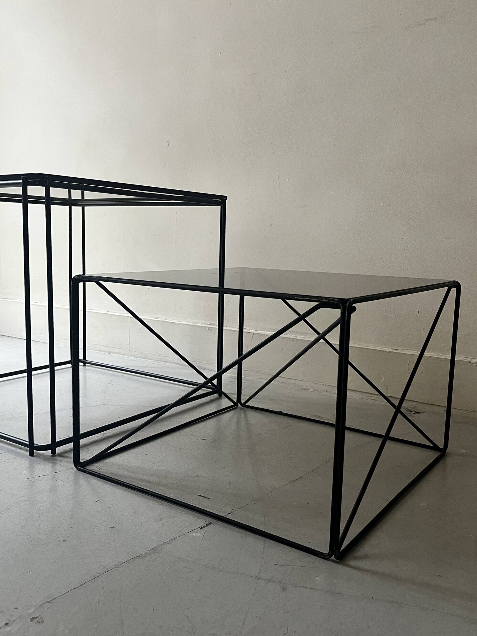 Isosceles coffee table in wire metal and black smoked glass, Max Sauze design 1970