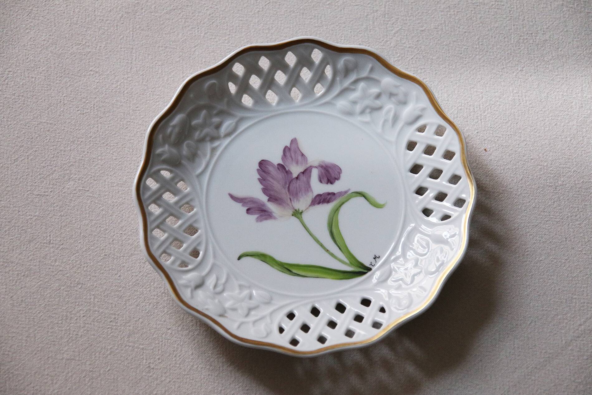 Catherine Marmol hand-painted decorative plate