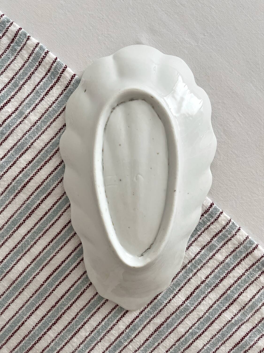 Ravier shell-shaped ramekin in antique porcelain