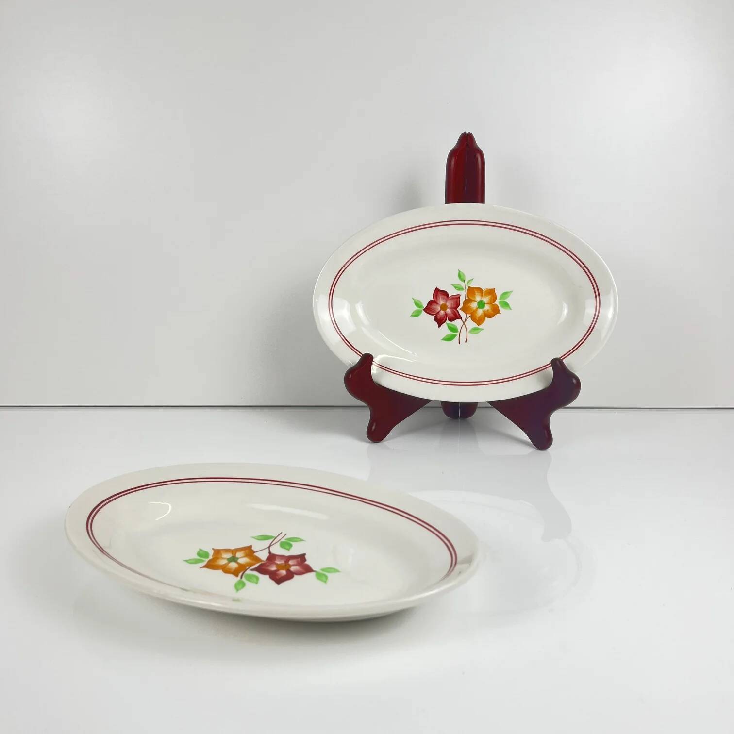 Pair of dishes "The Hive", Moulins des Loups, 20th century
