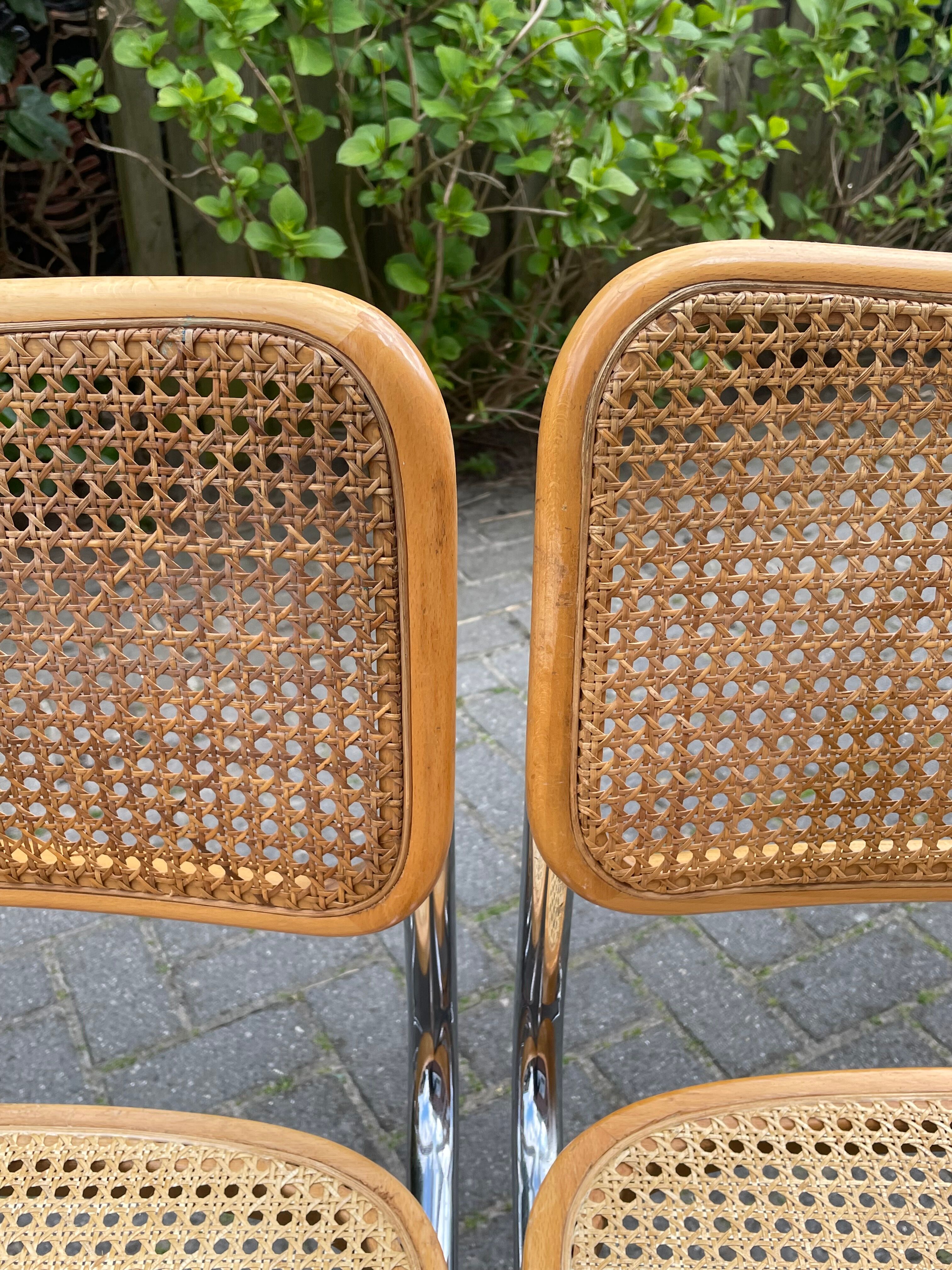 Ensemble de 4 Chaises vintage modèle Cesca B32 en chrome et bois