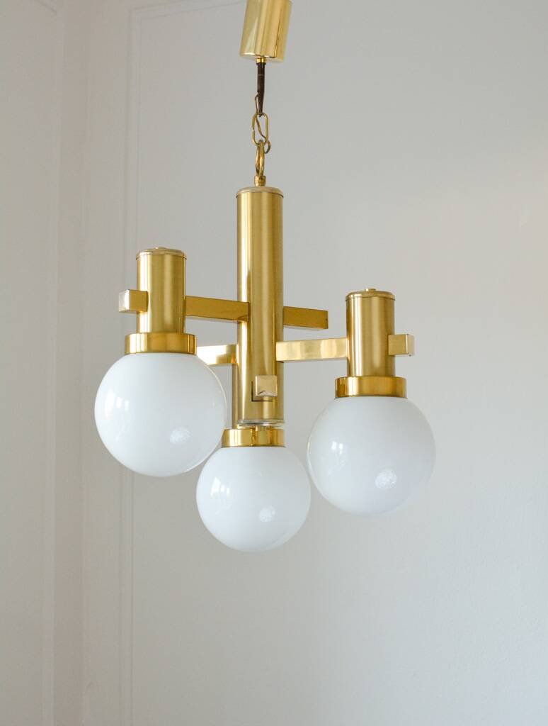 Chandelier vintage en laiton et opaline, années 1970, dans le style de Sciolari.