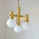 Chandelier vintage en laiton et opaline, années 1970, dans le style de Sciolari.