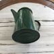 Cafetière en tôle émaillée verte