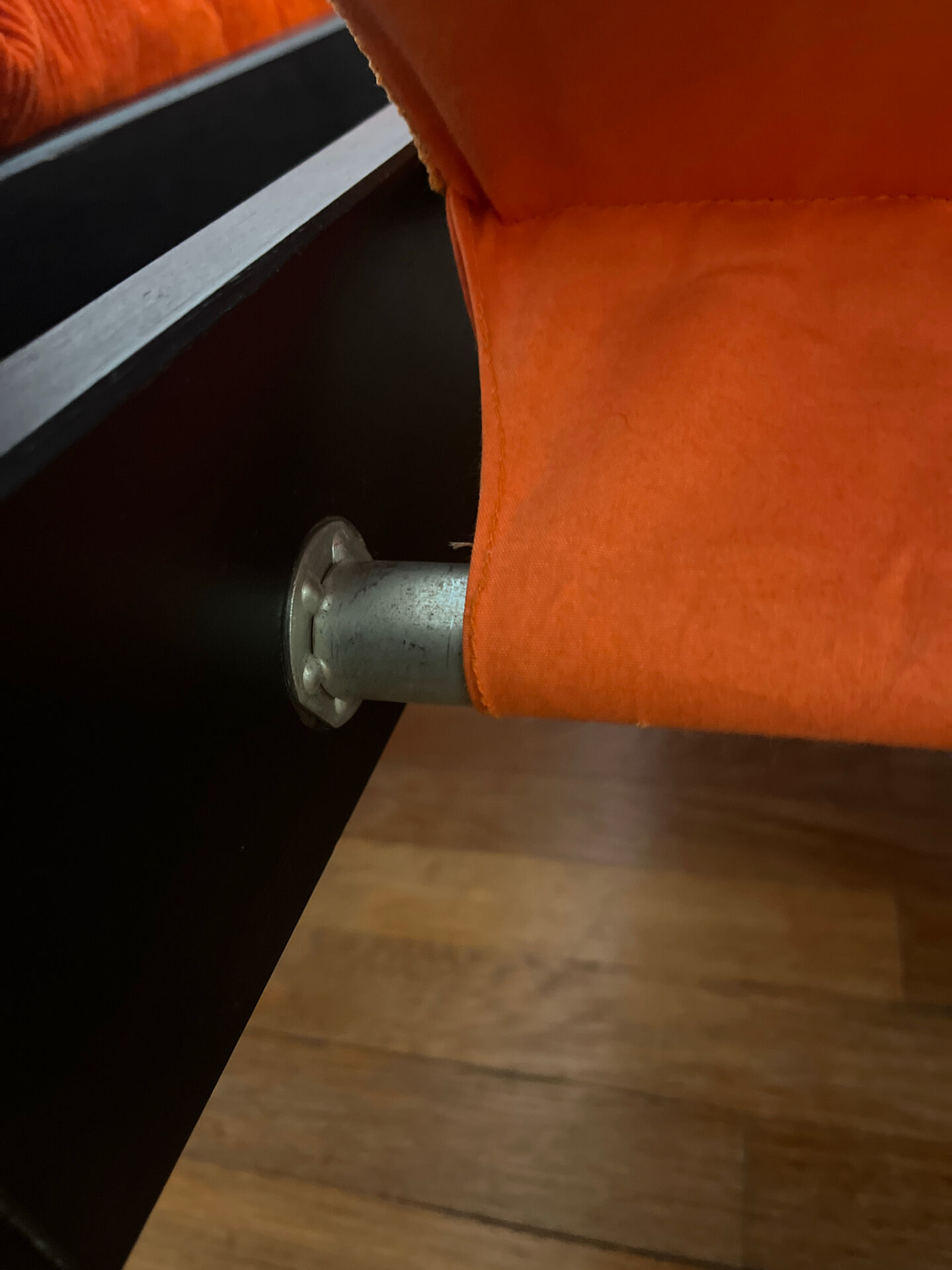 2 fauteuils en velours orange Vintage année 1974