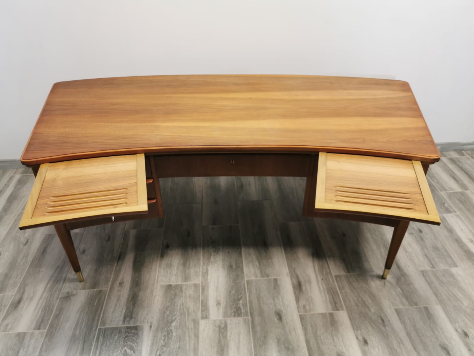 Bureau du milieu du siècle