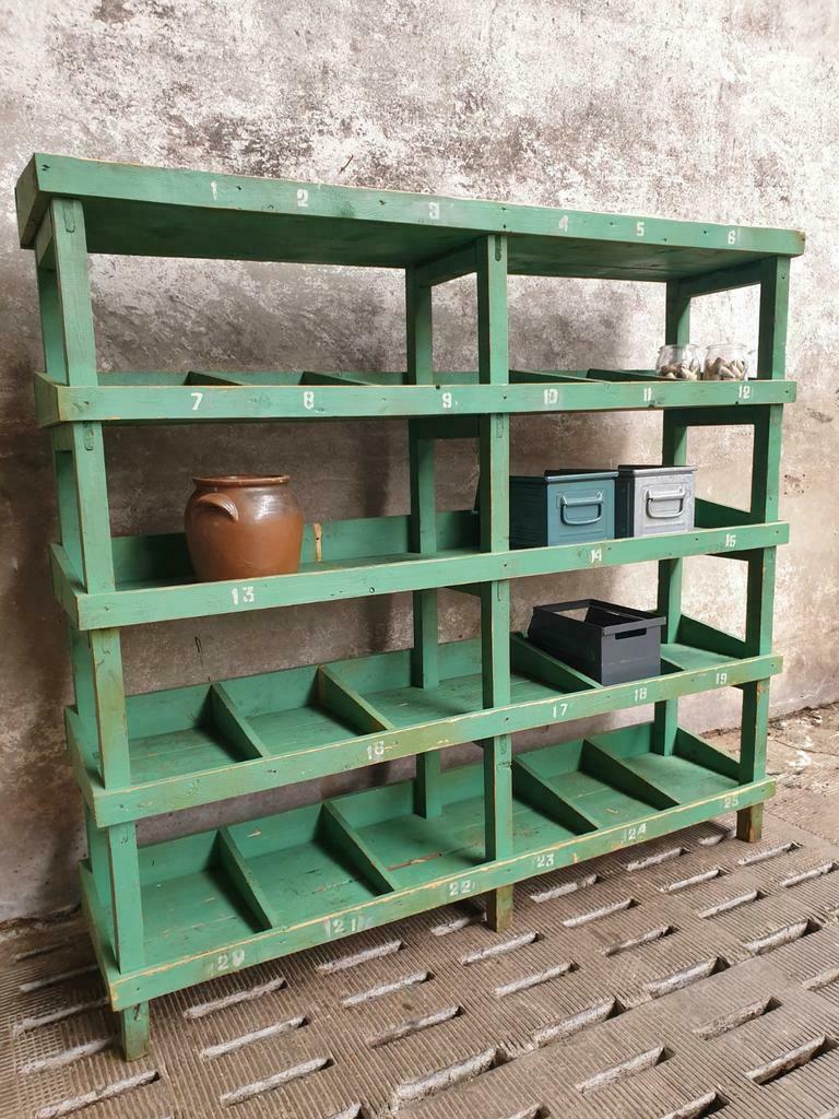 Bibliothèque verte en bois