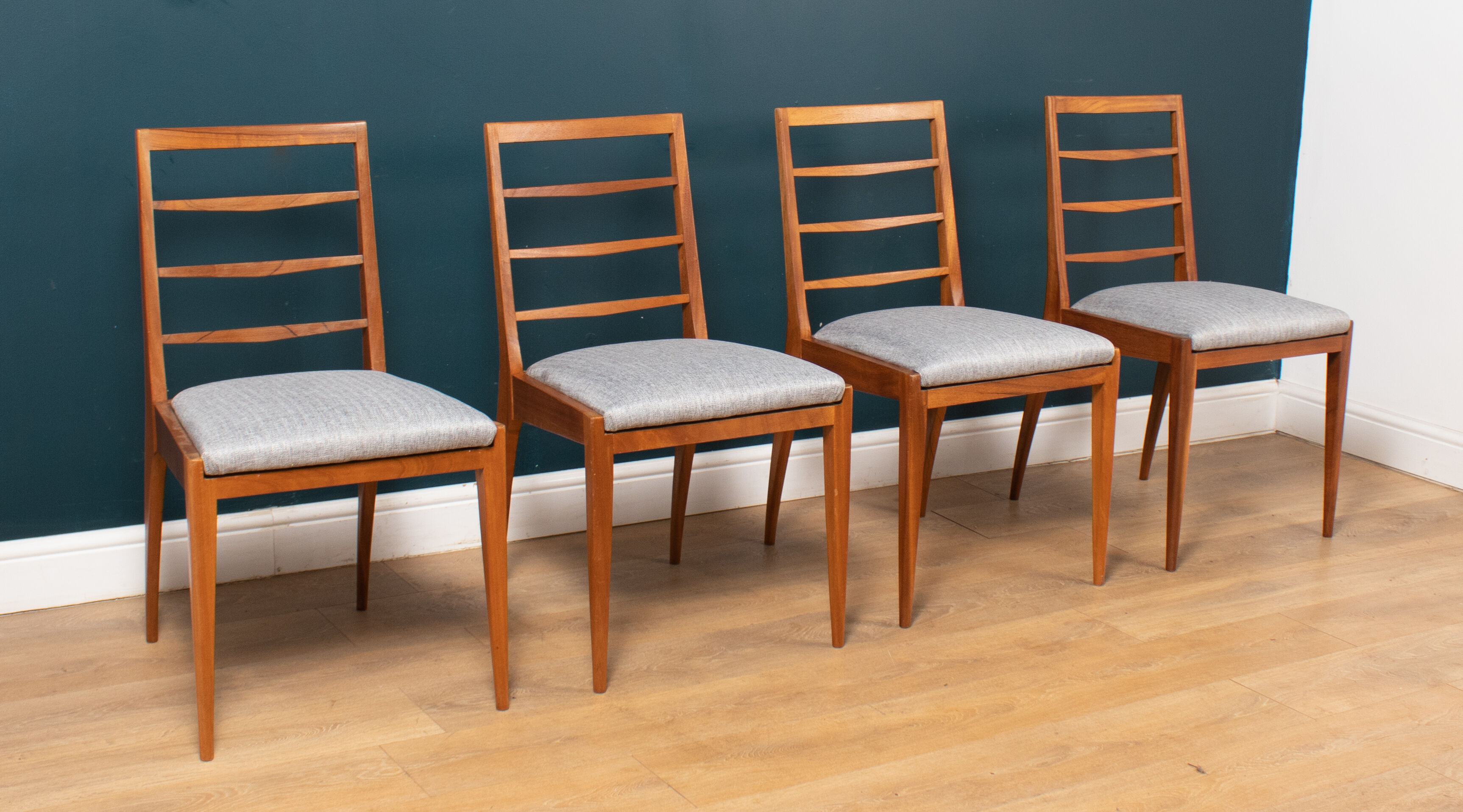 Table et 4 chaises par Tom Robertson pour Mcintosh de Kirkcaldy