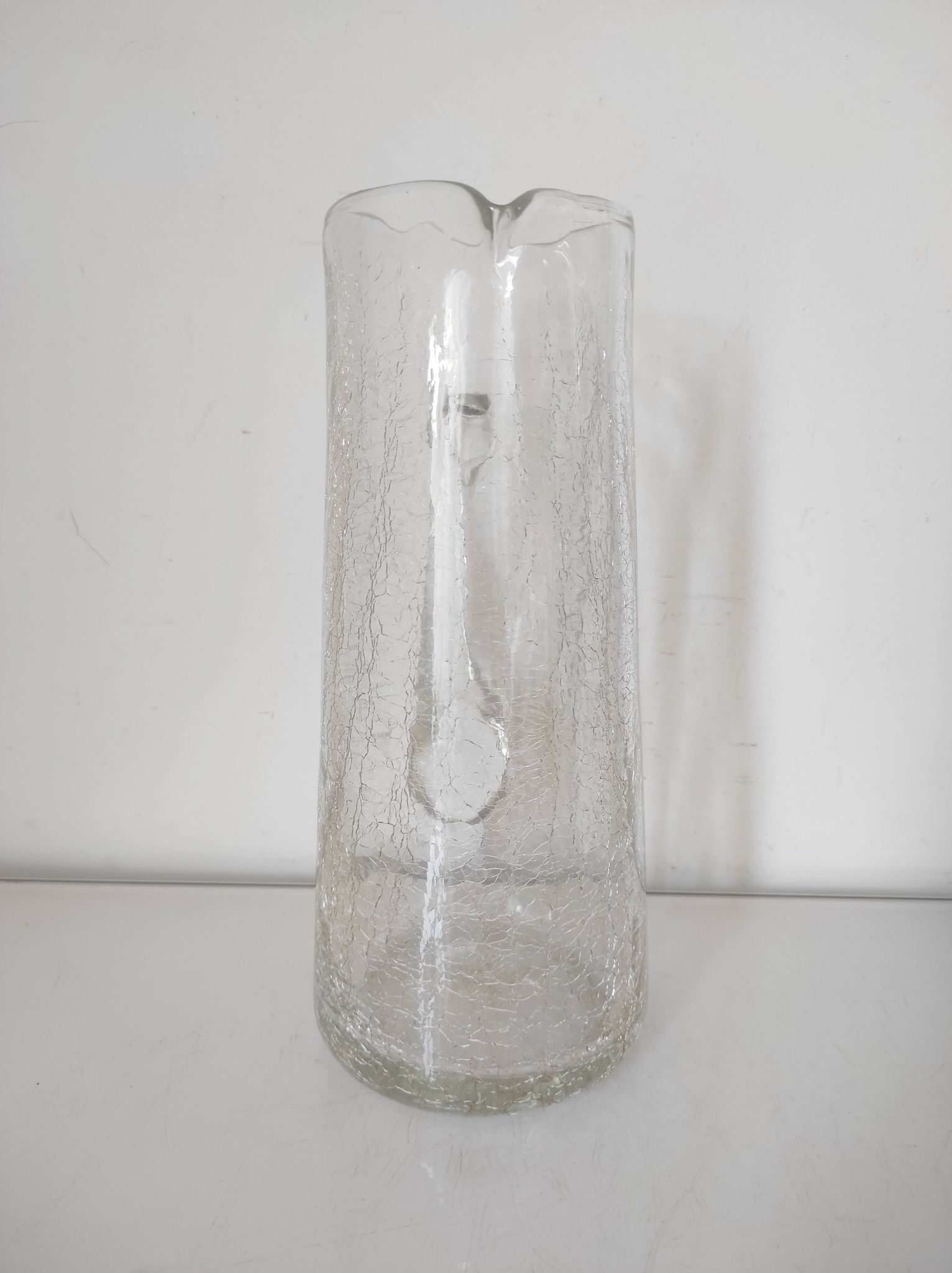 Artisanal cracked glass pitcher 24.5 cm