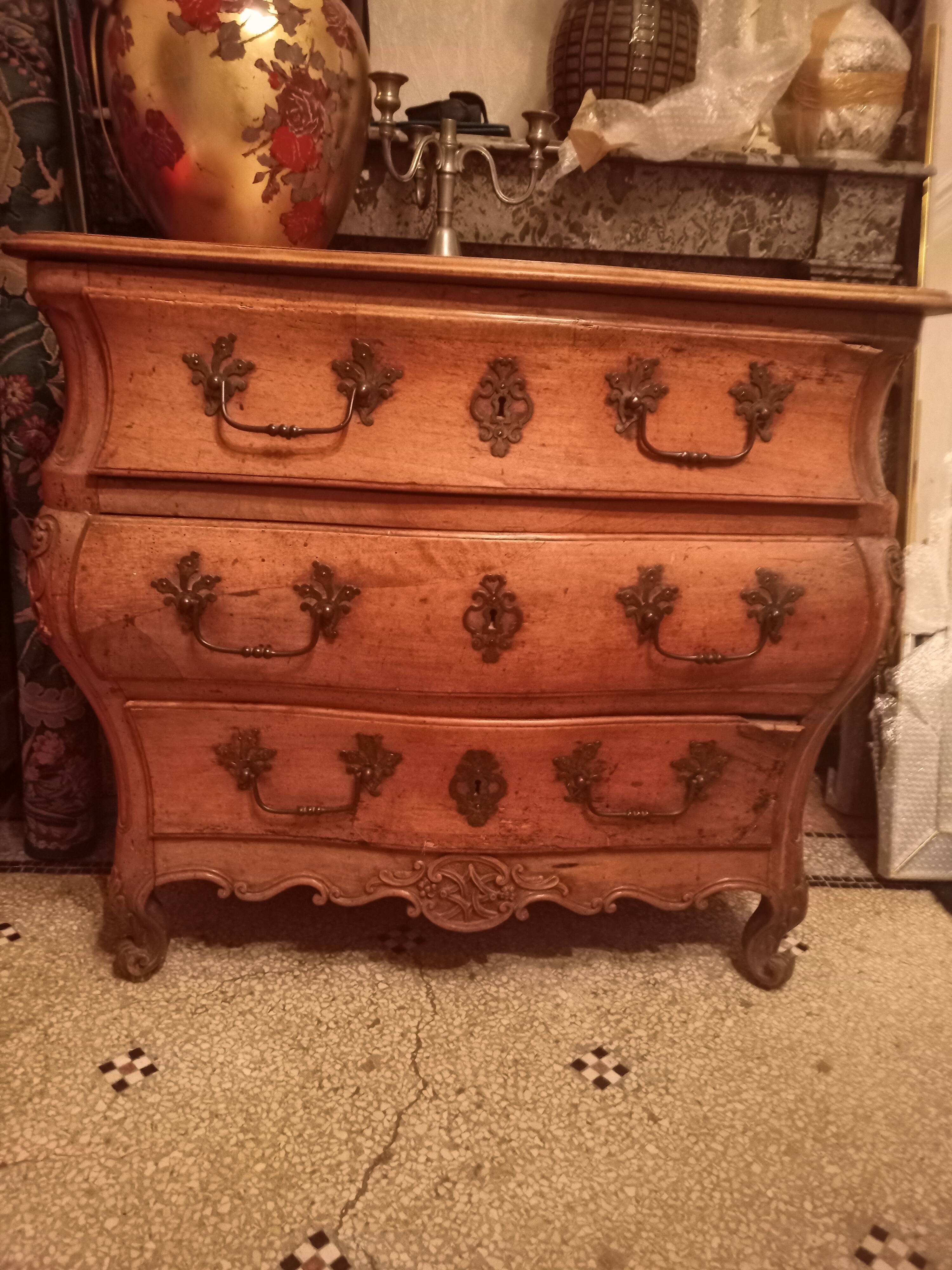 Bordeaux walnut tomb commode Louis XV