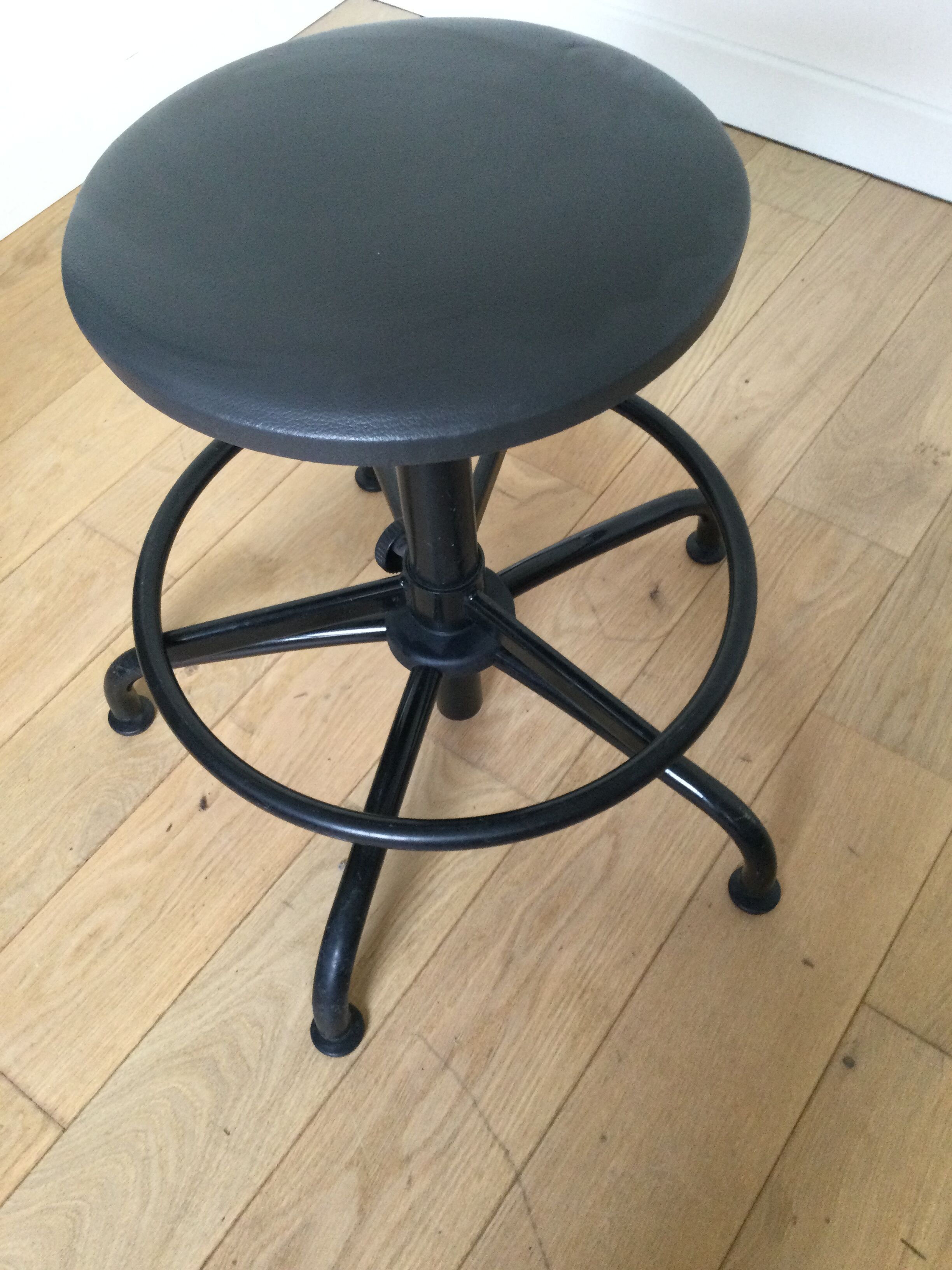 Adjustable and swivelling vintage industrial stool