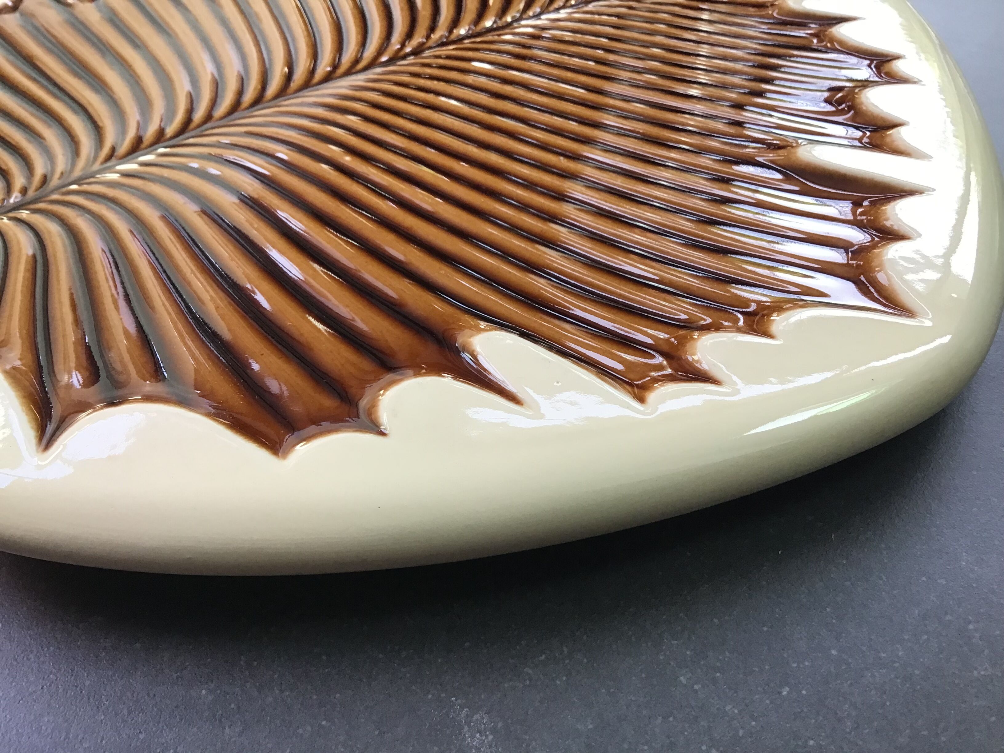 Verceram cheese board, leaf decoration