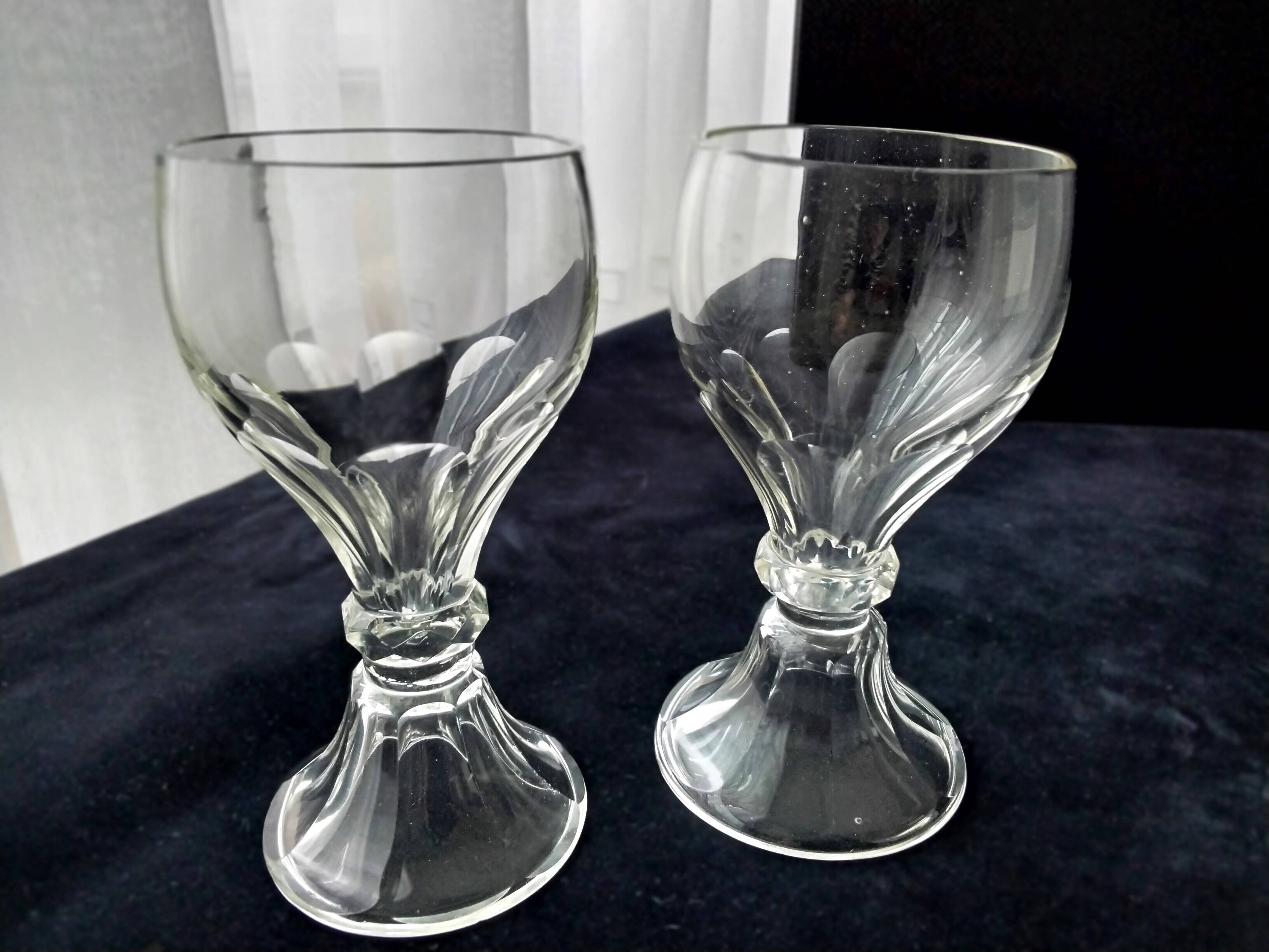 2 old gondola-shaped glasses, flat sides, hollow stem