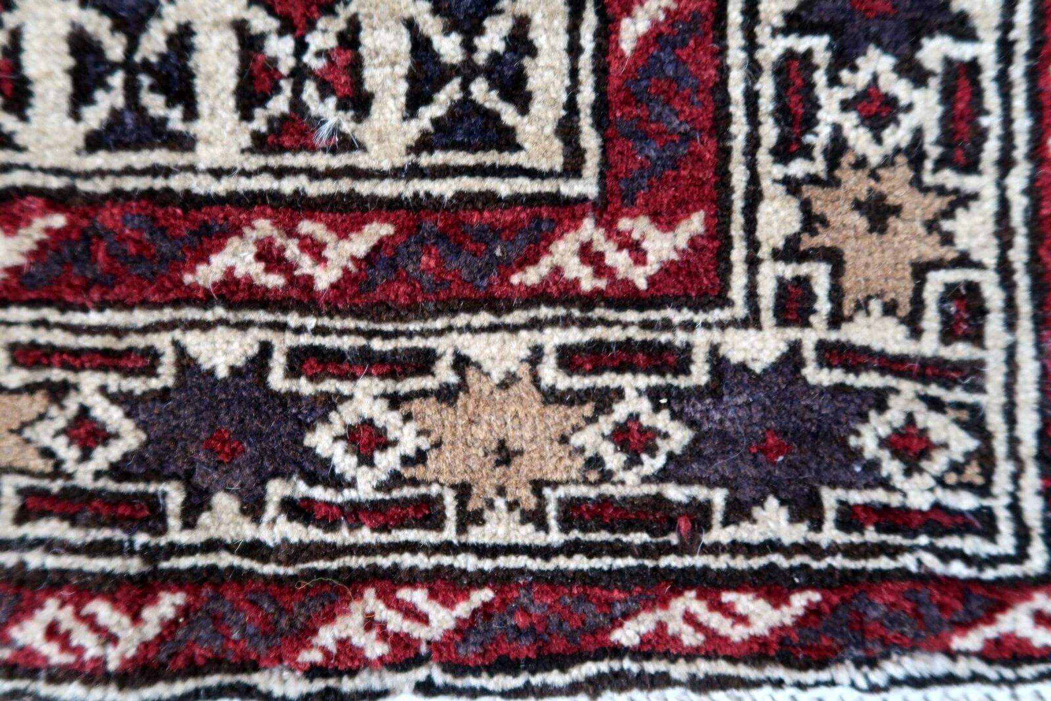 Tapis de prière vintage afghan Baluch fait main en laine – 95 x 142 cm