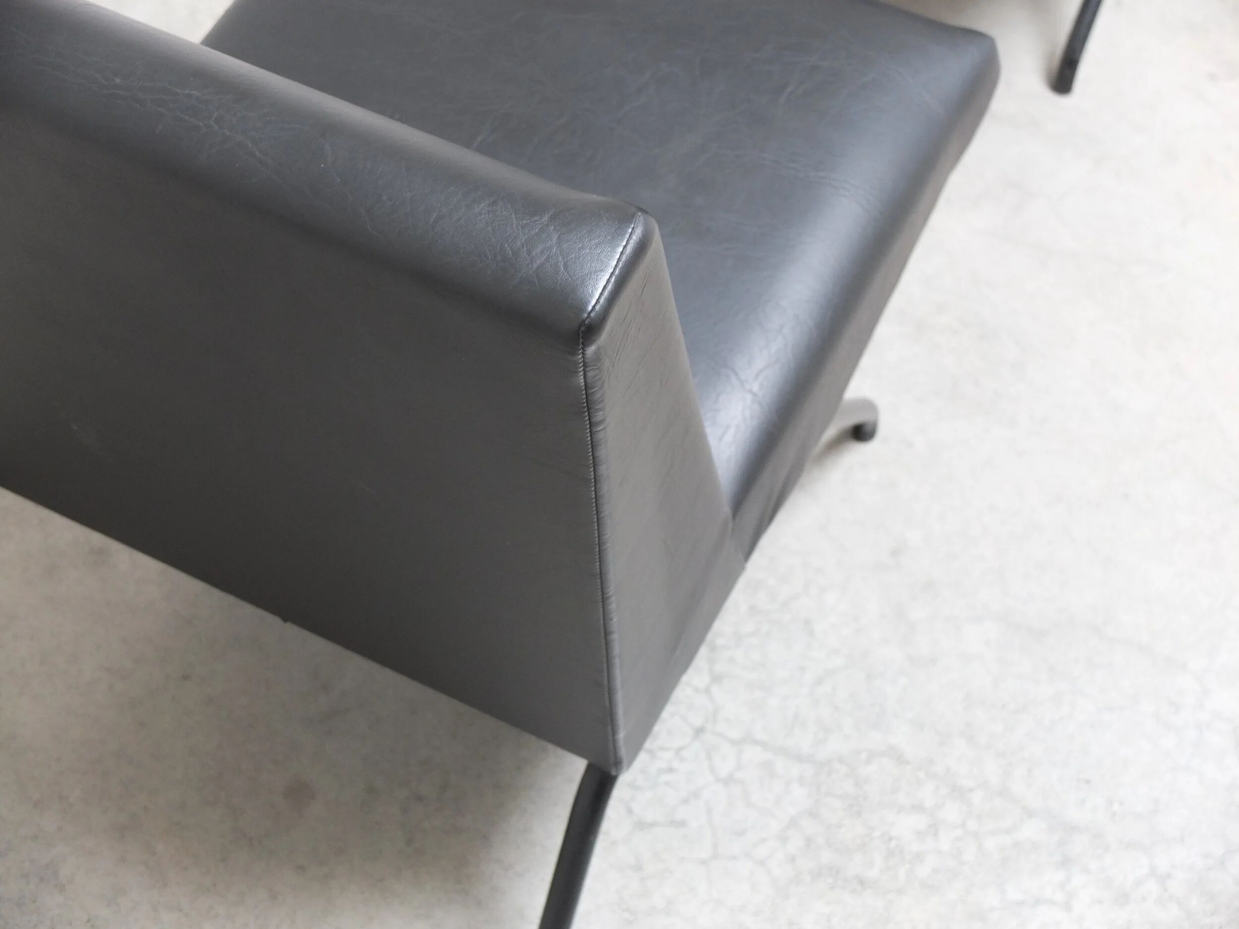 Pair of 'Visiteur' easy chairs by Pierre Guariche for Meurop, 1961