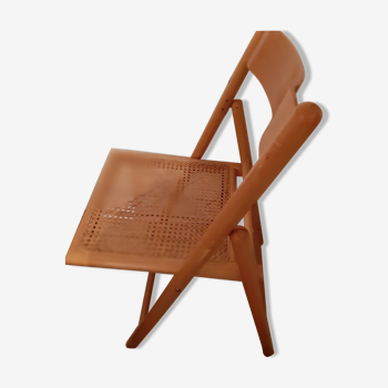 Folding chair in cannage