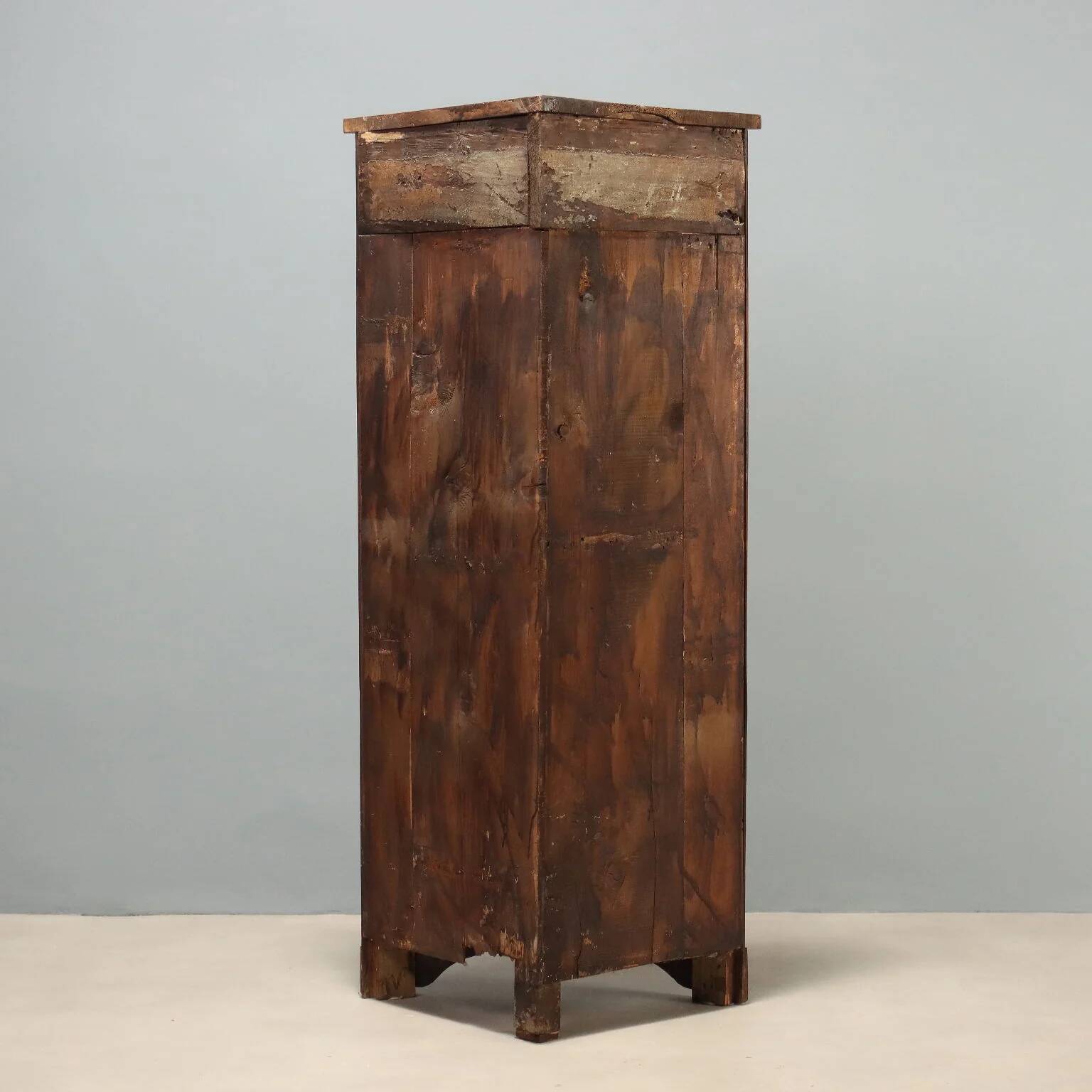 Corner cabinet in walnut, Italy, late 19th century