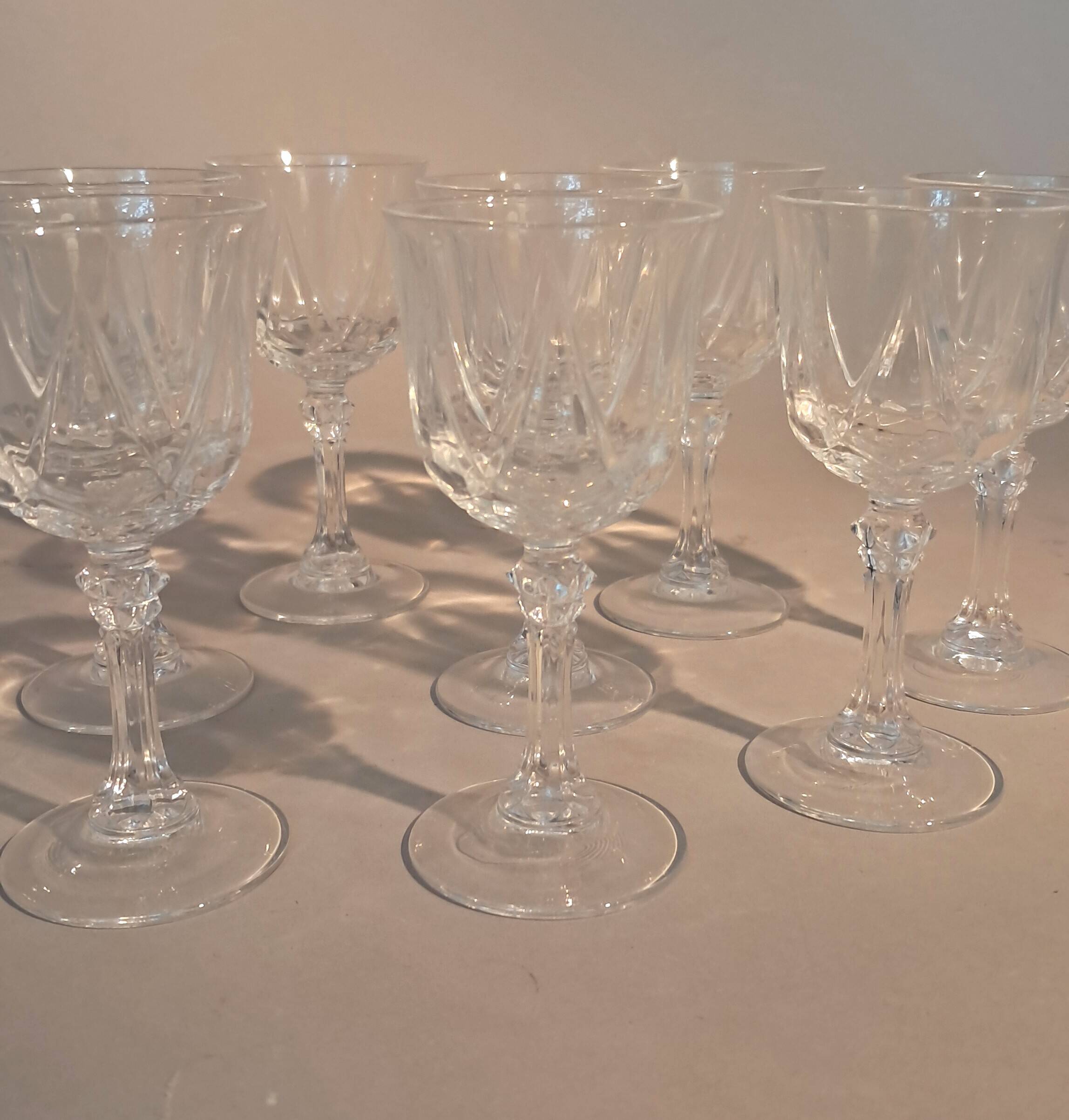 Set of 10 crystal liqueur glasses from Arques.
