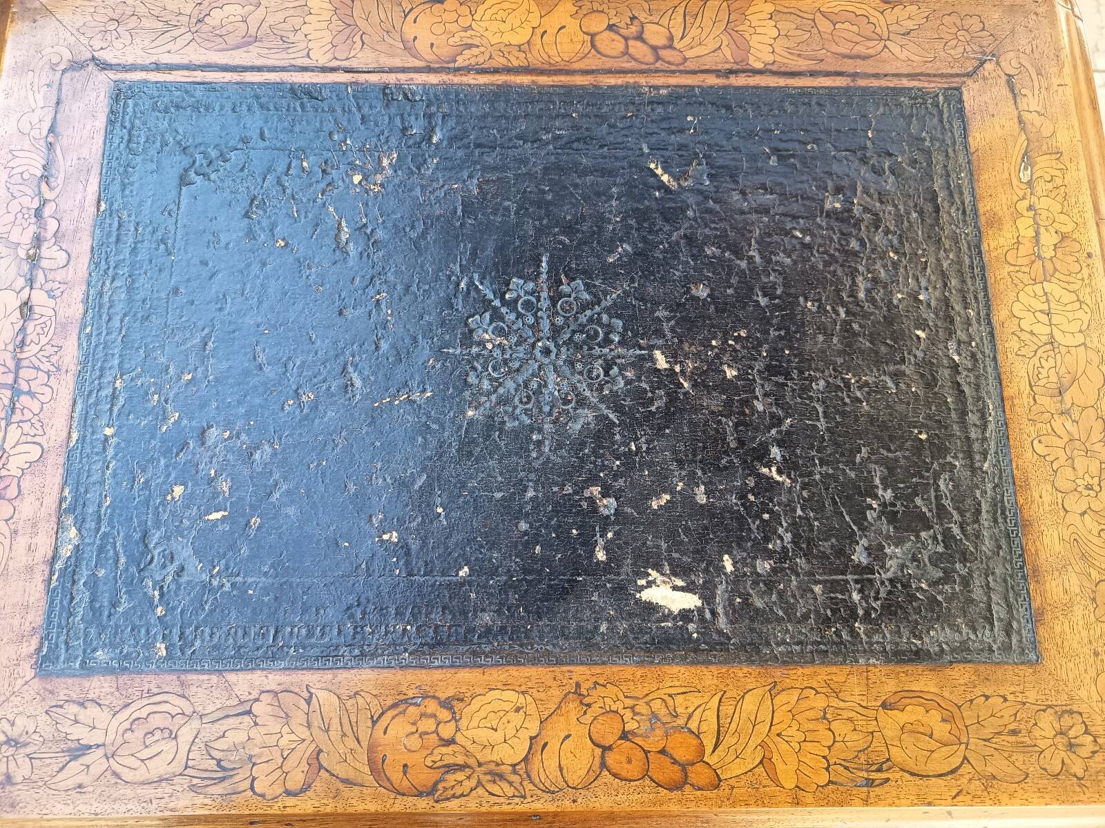 Davenport desk in marquetry walnut, Victorian era.