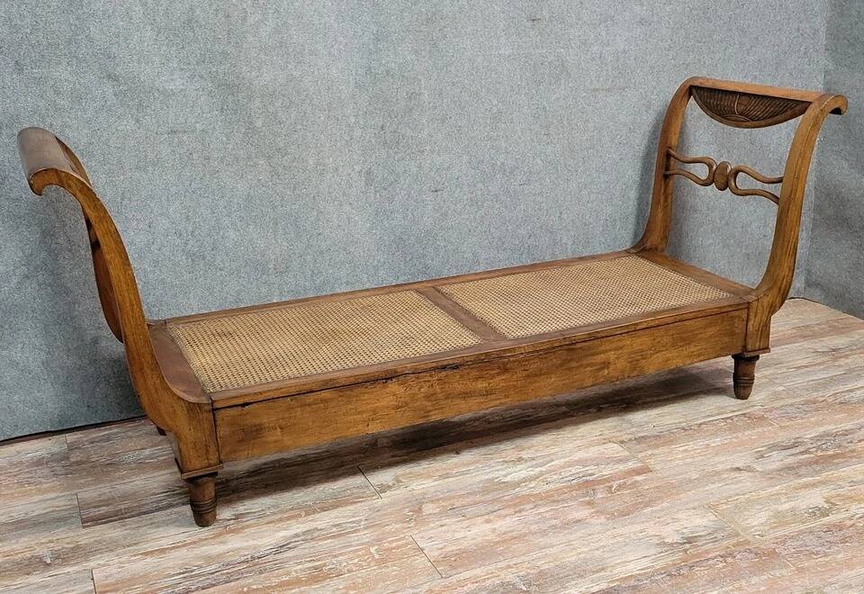 Recamier ou chaise longue époque Consulat en merisier massif vers 1800