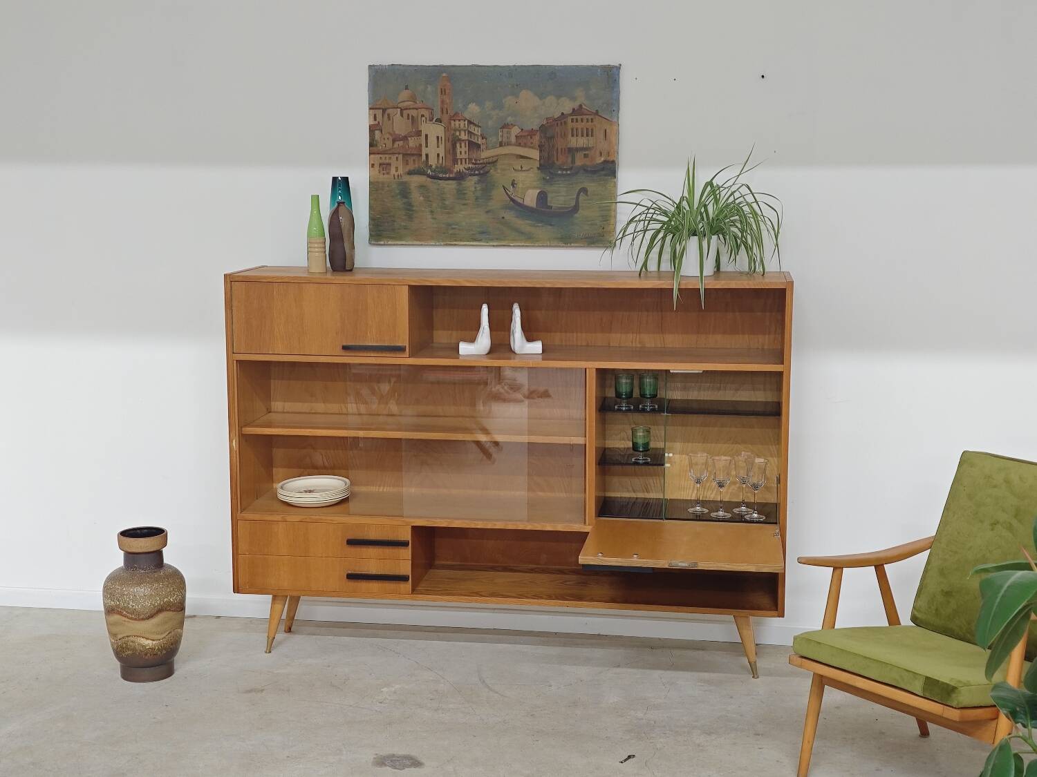 Buffet Vaisselier en bois blond Libena , ex Tchécoslovaquie 1970