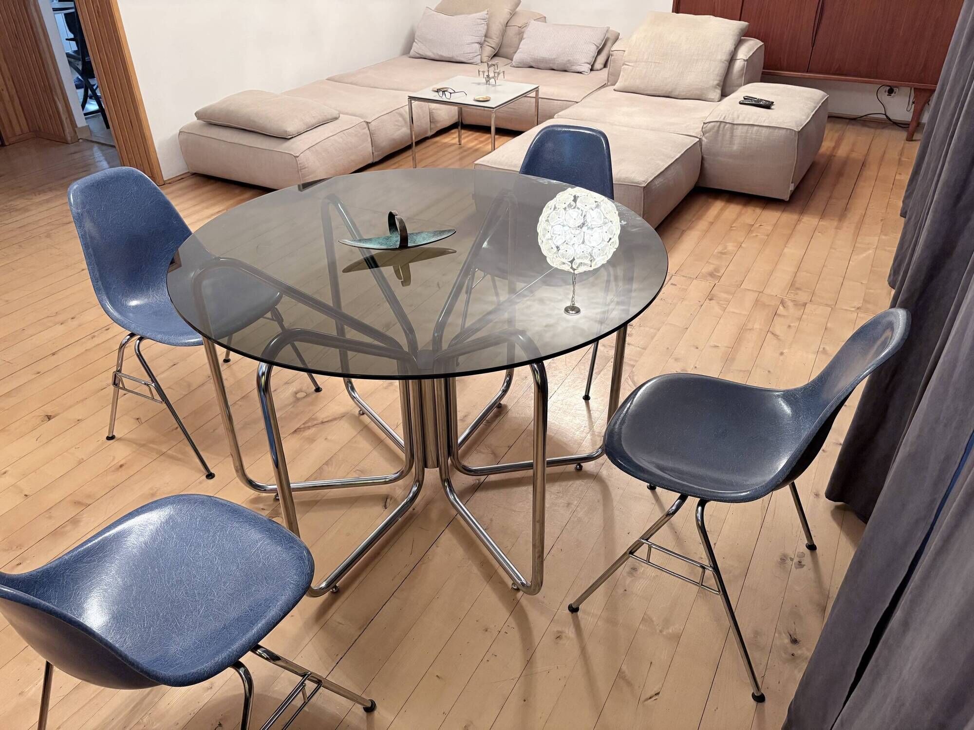Set of four DSS chairs, fiberglass, designed by Charles and Ray Eames, Herm