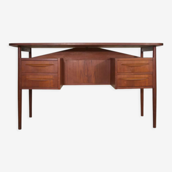 Bureau en teck par l’artilleur Nielsen pour Tibergaard, années 1960.