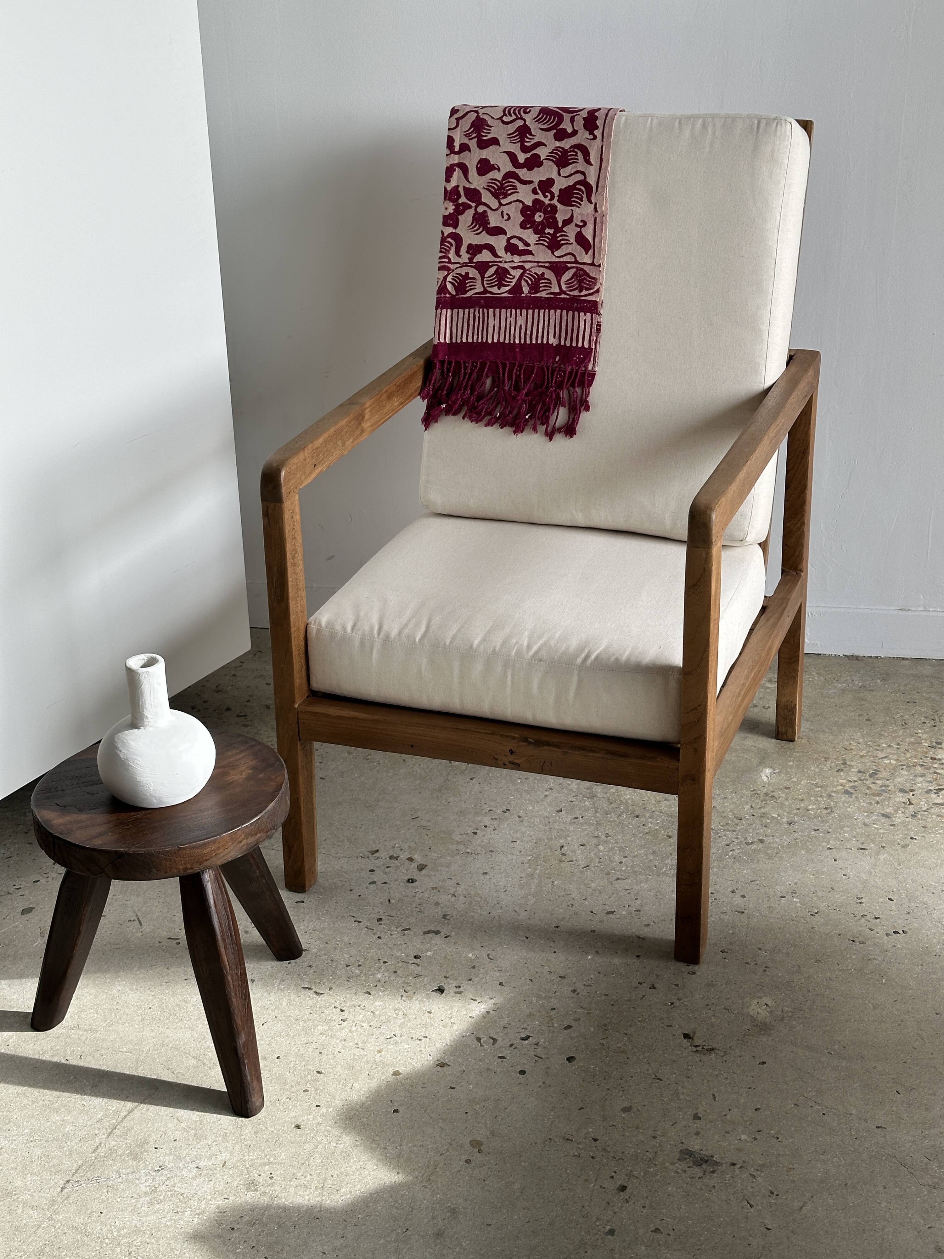 Armchair in natural wood (teak) minimalist design