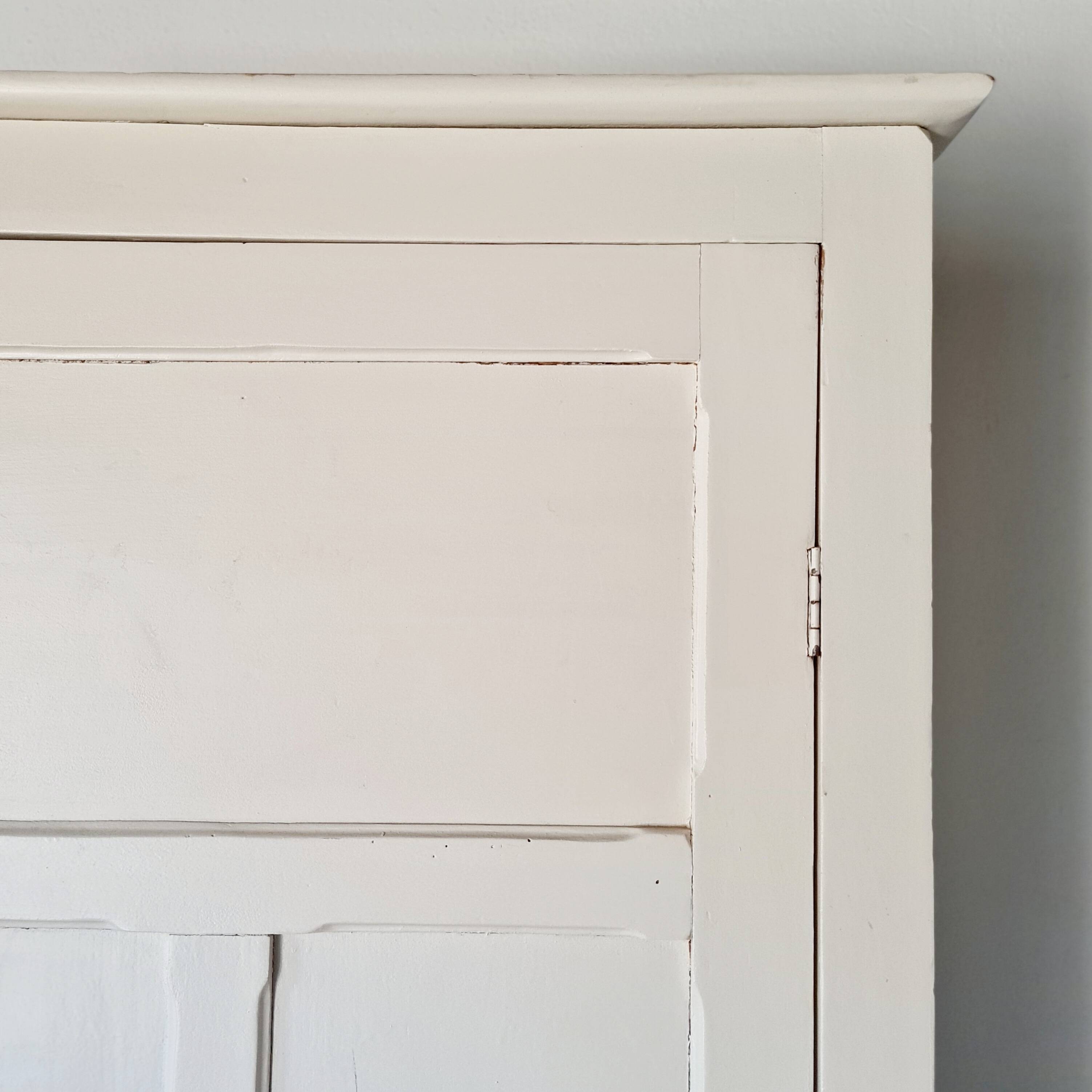 Antique Parisian bonnetière - Cream white - Panelled