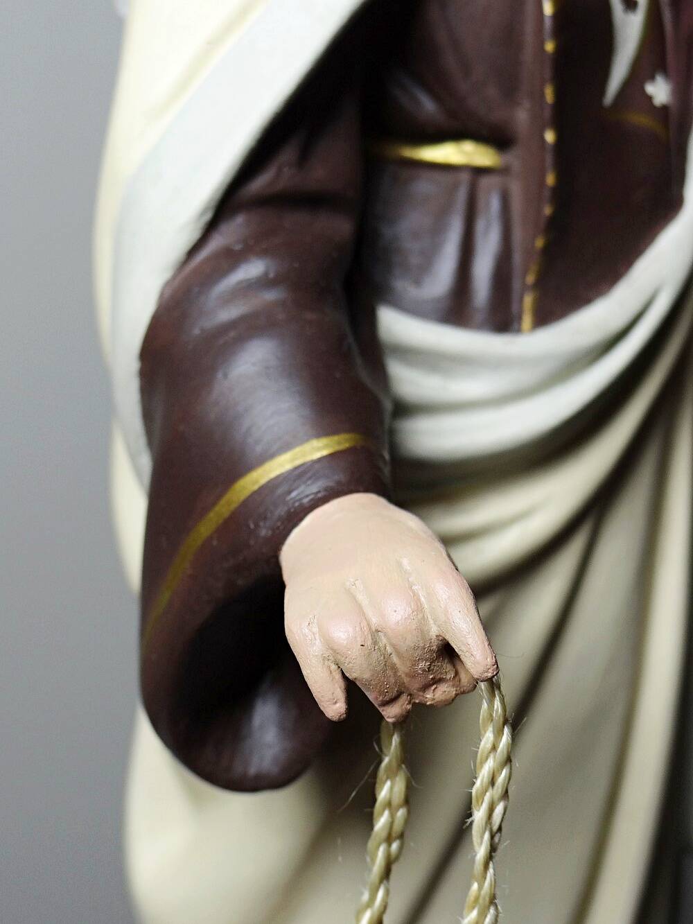 Statuette stuc ND du Mont Carmel, ateliers Olot, yeux en verre, 1920-1930