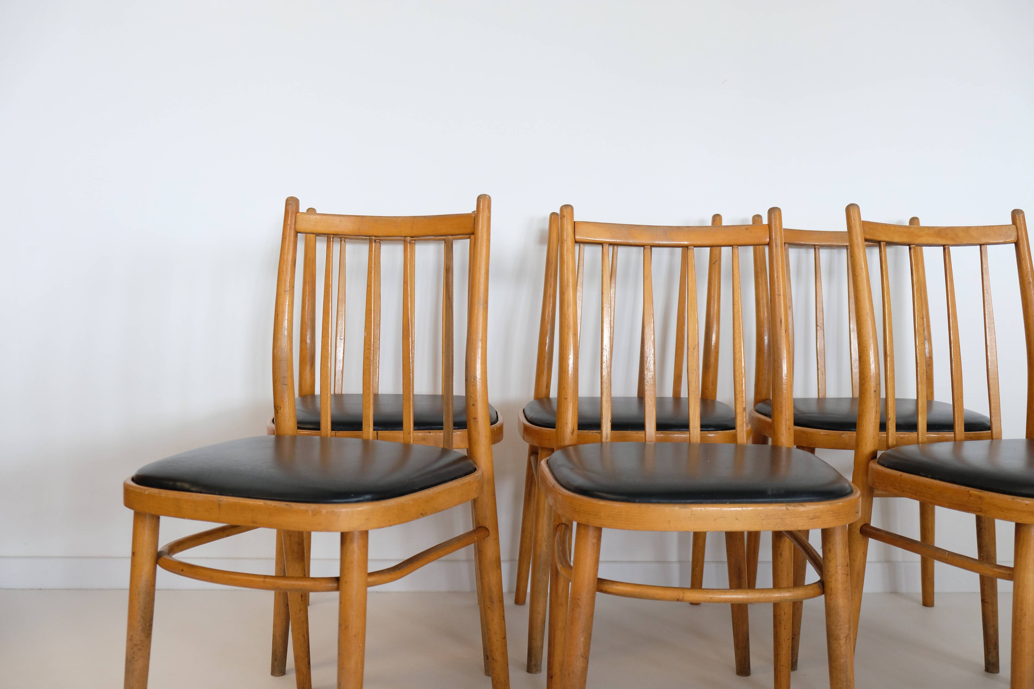 Series of 6 wooden chairs