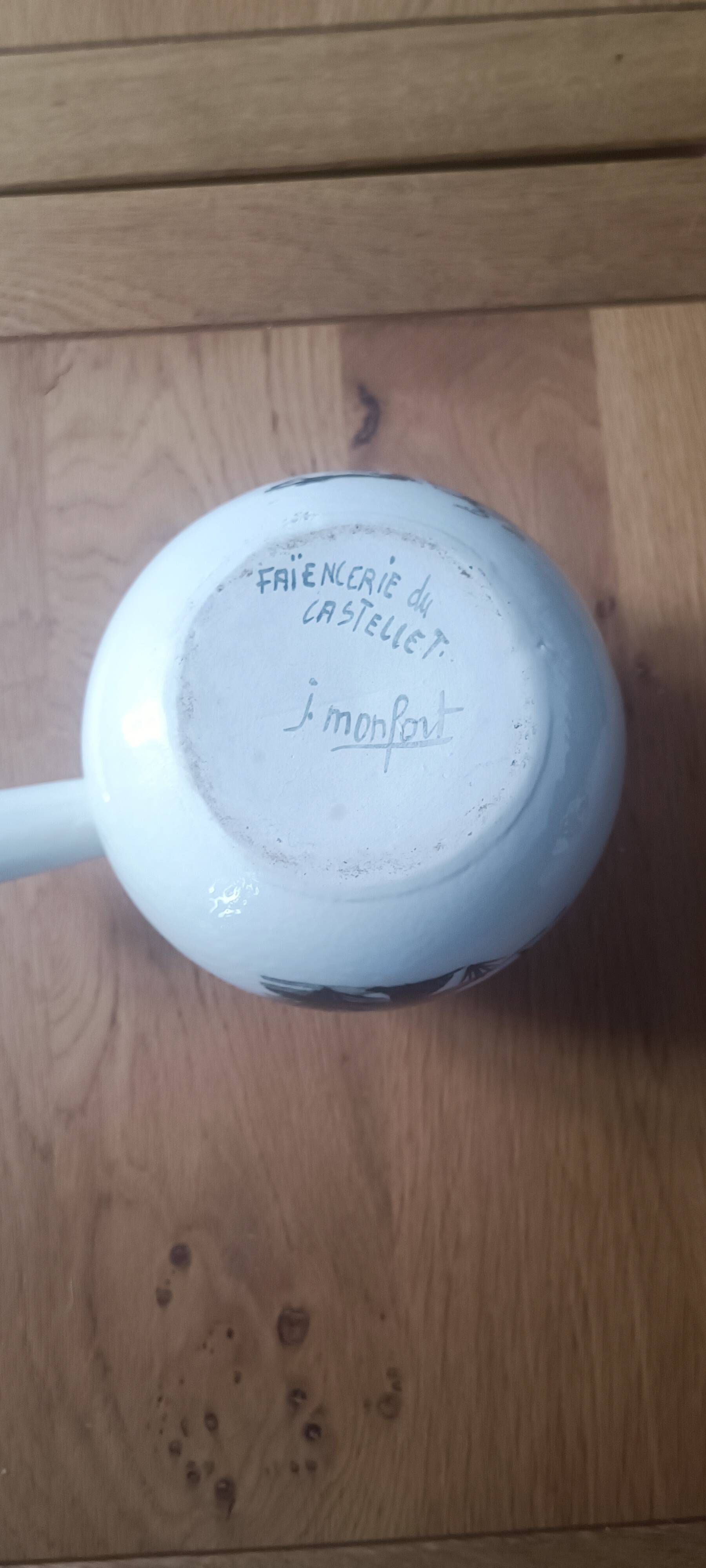 Old ceramic casserole pan Jacqueline Montfort. Castelet pottery.