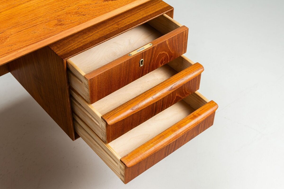 Svend Age Madsen freestanding desk in teak H.P. Hansen Denmark 1960
