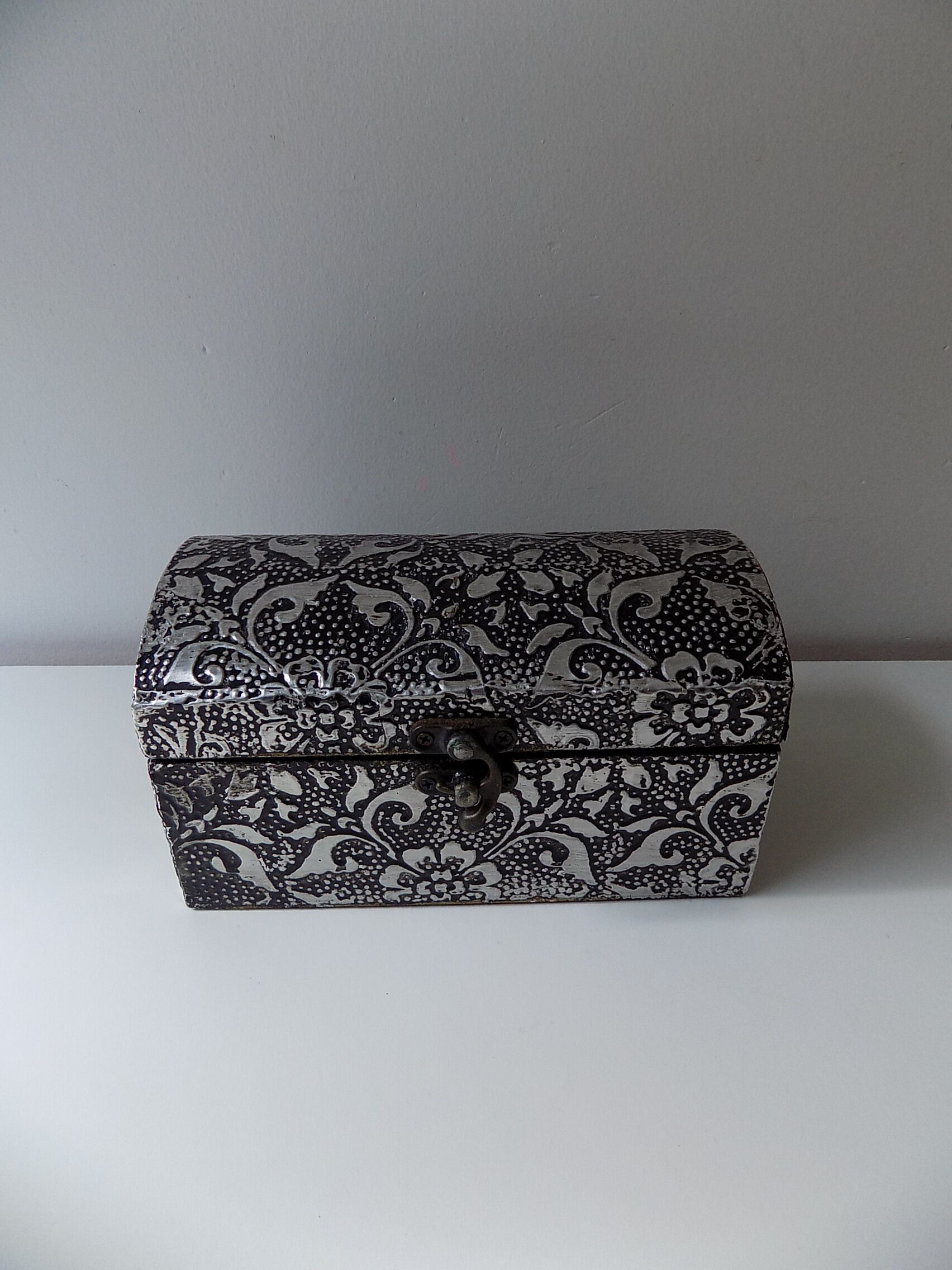 Silver metal jewelry box