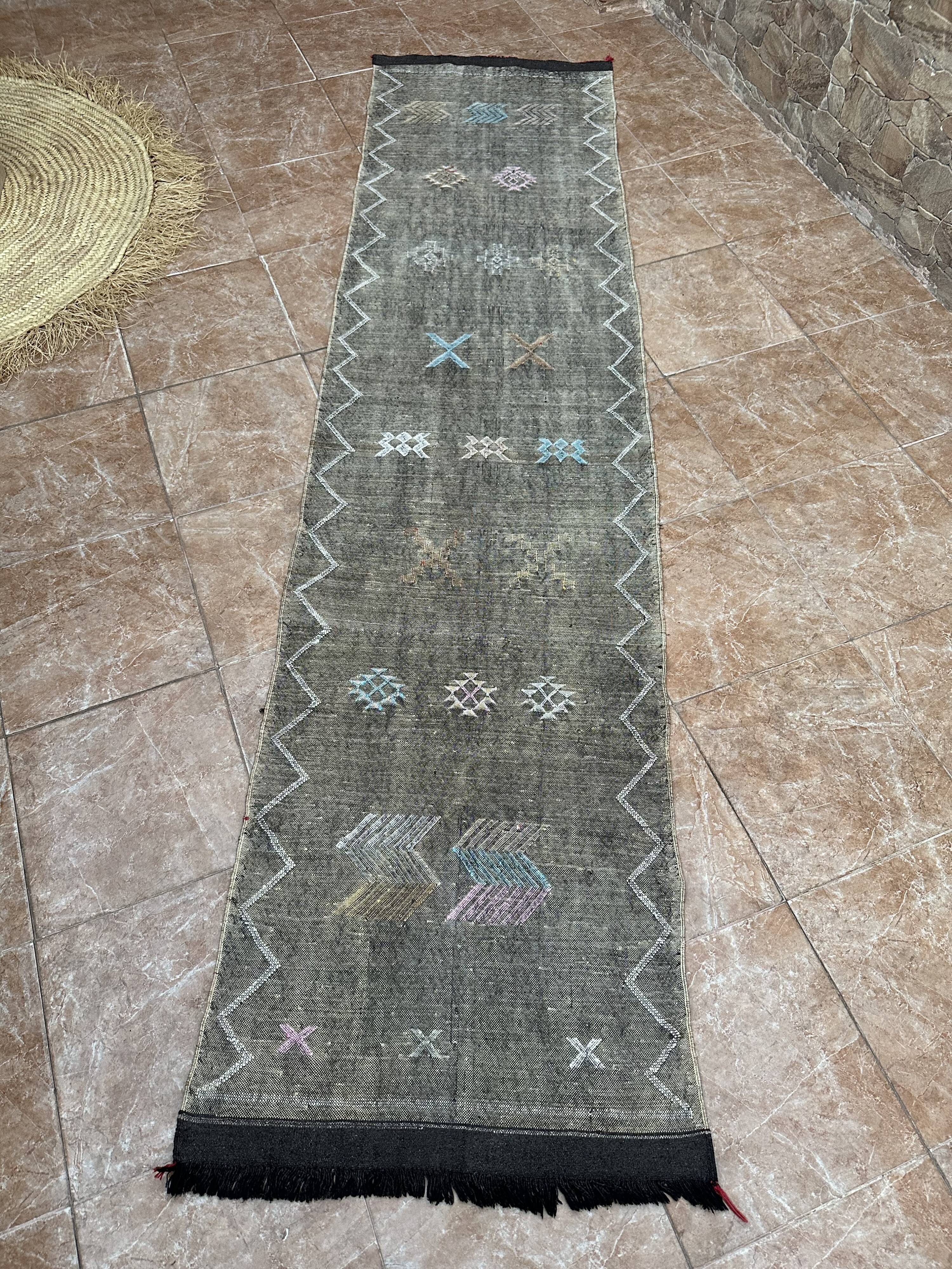 Moroccan silk hallway rug with cactus pattern: handwoven