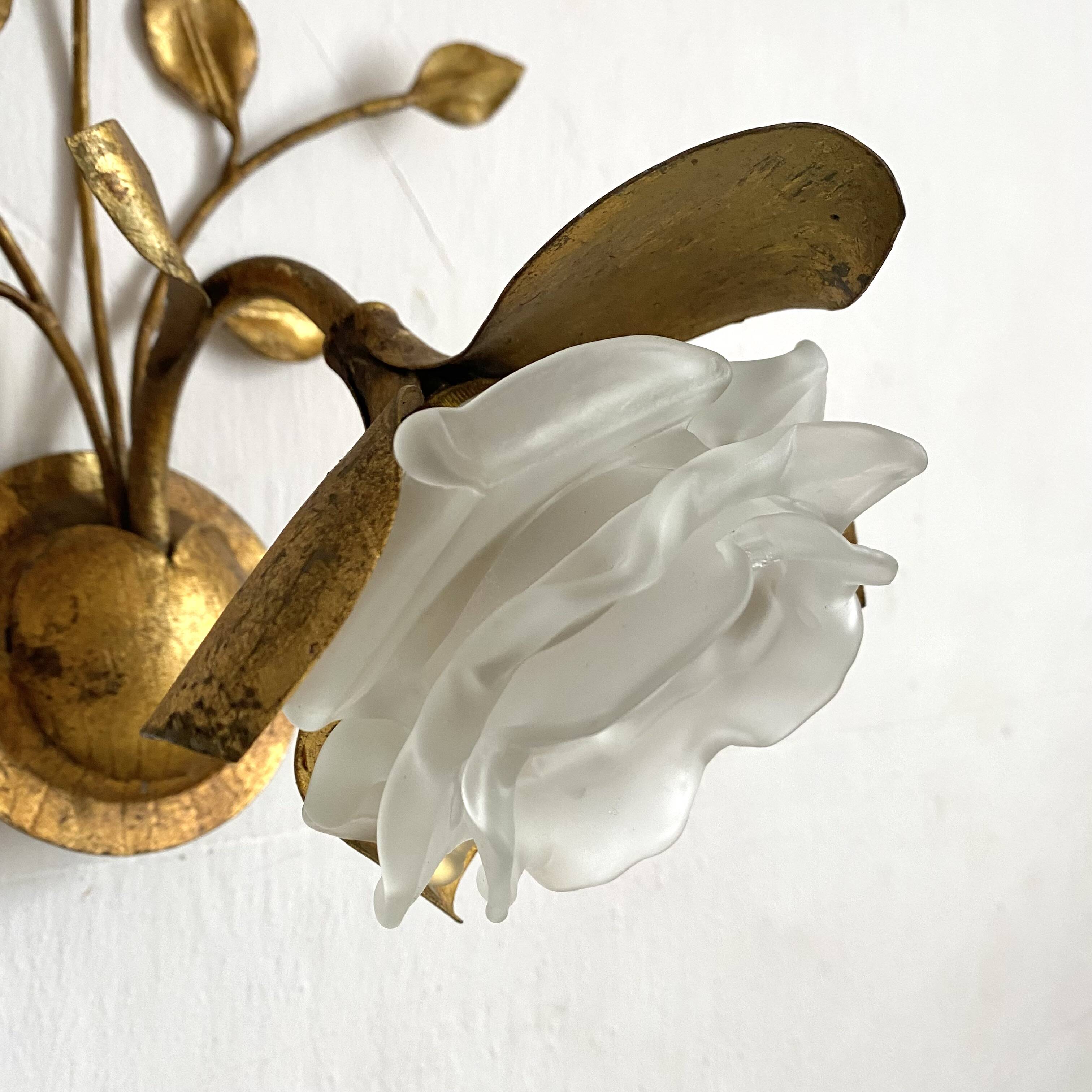 Vintage Italian wall lamp in gilded metal and glass paste