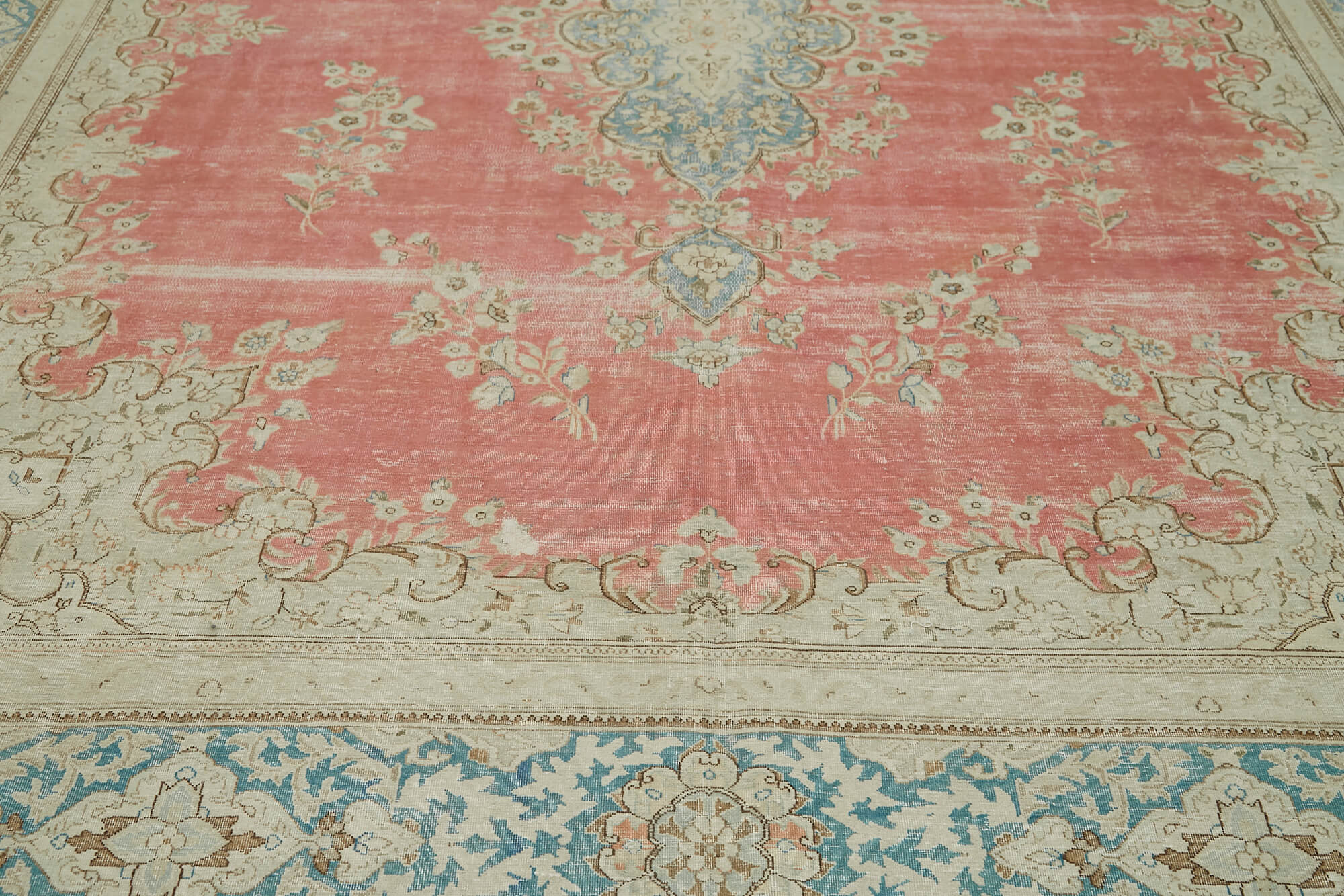 Handmade oriental contemporary 1980s 294 cm x 404 cm beige wool carpet