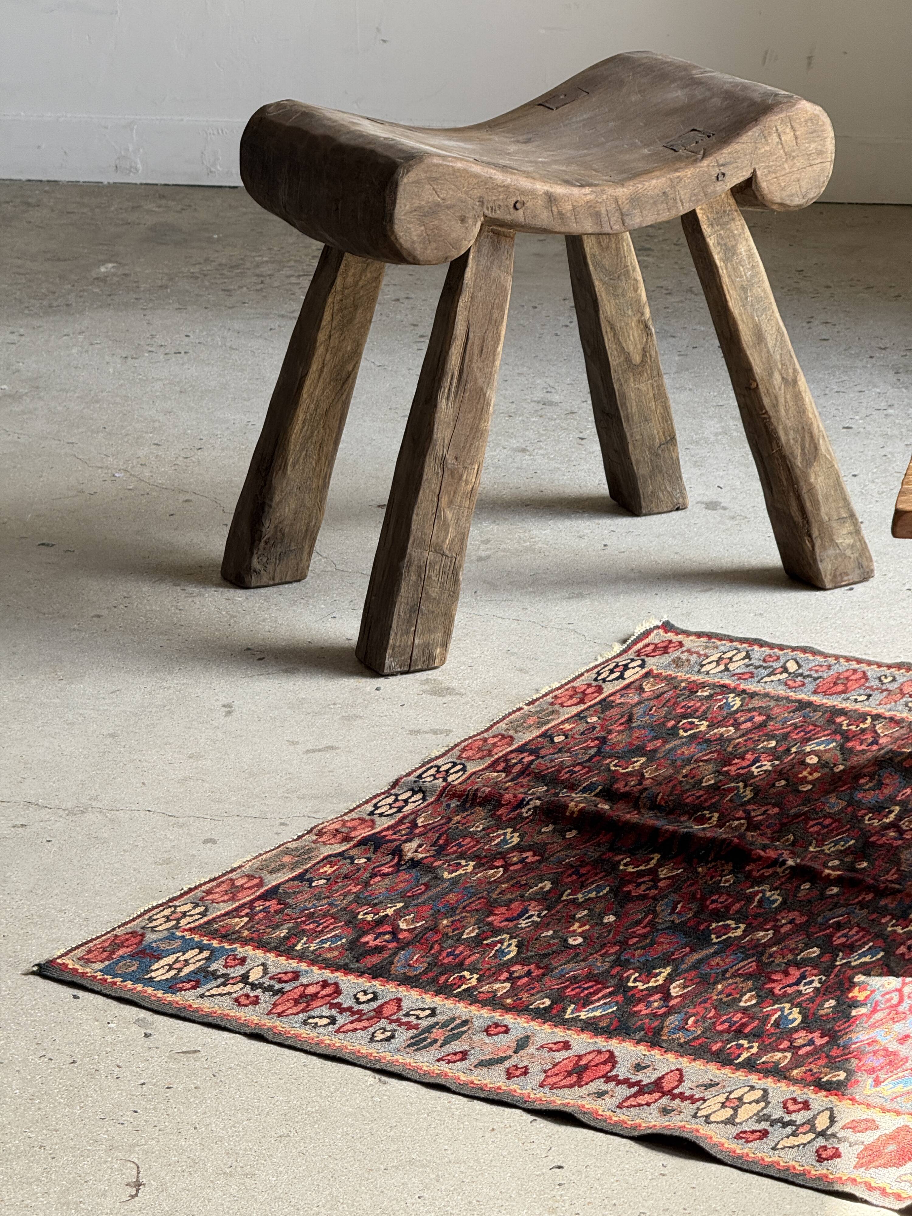Four-legged stool in antique teak from Indonesia H 50 L 52
