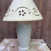 Lampe à poser vintage en céramique blanche