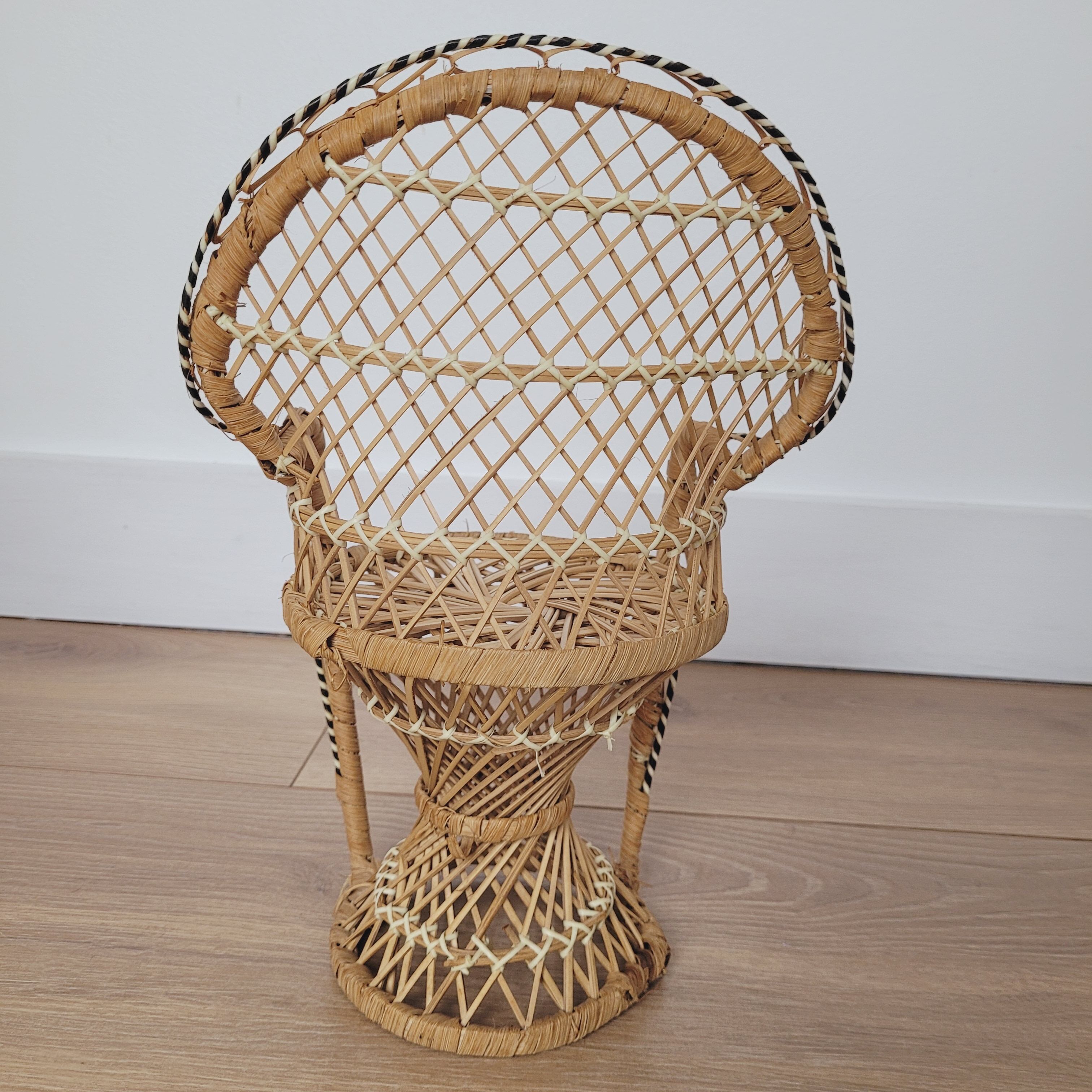 Armchair Emmanuelle doll