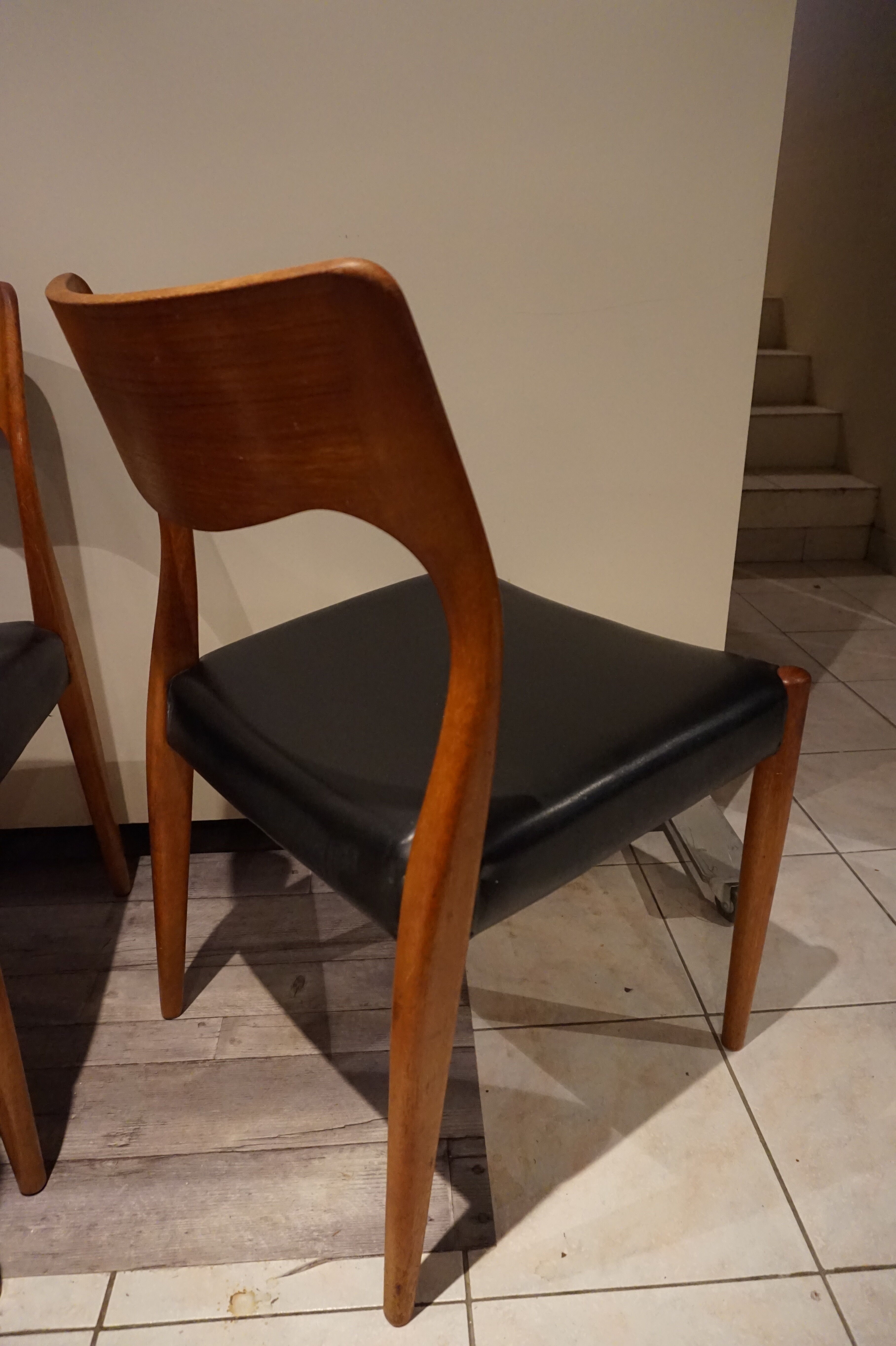 Suite de 4 chaises Scandinaves 1960 en teck