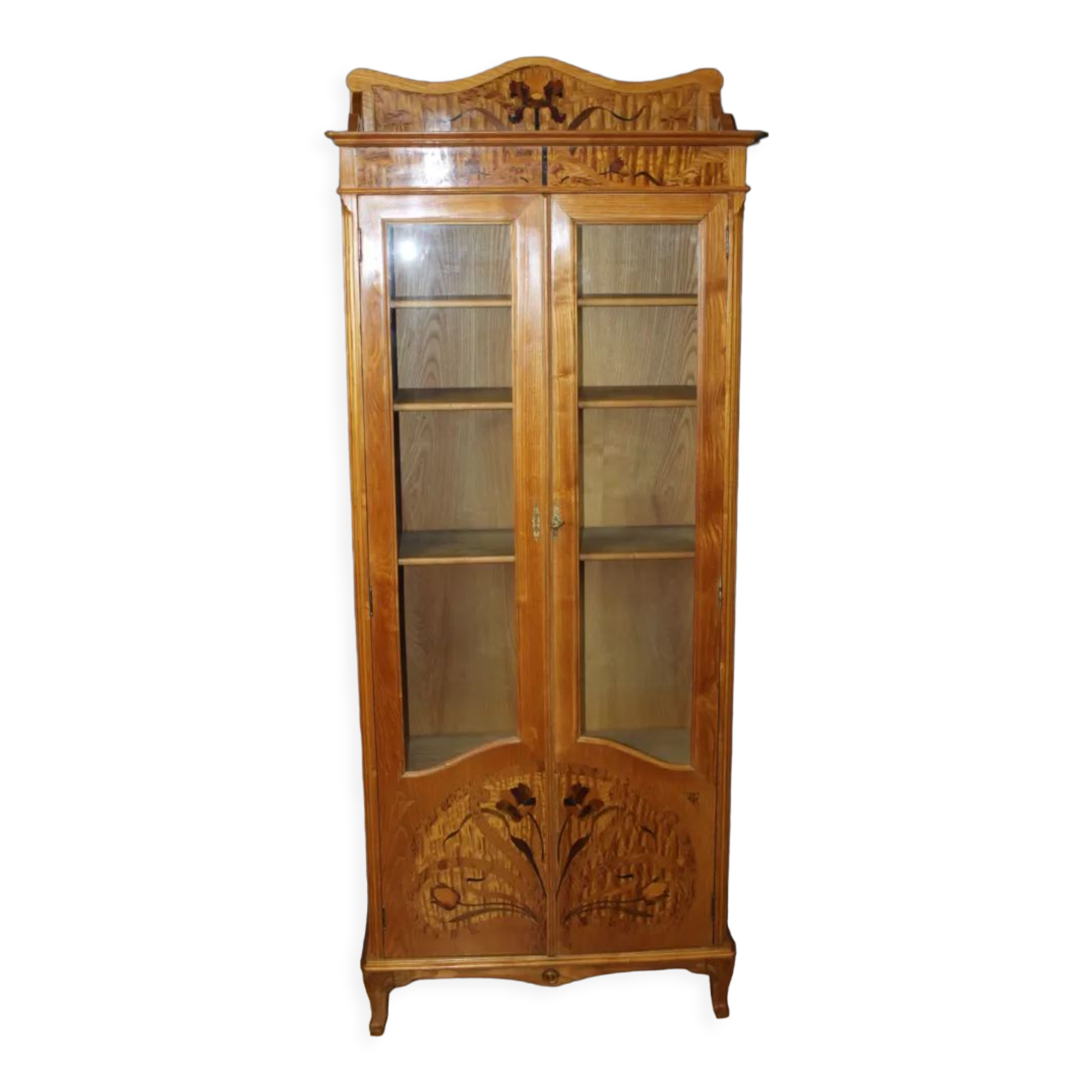Vitrine Art nouveau en frêne et marqueterie de fleurs