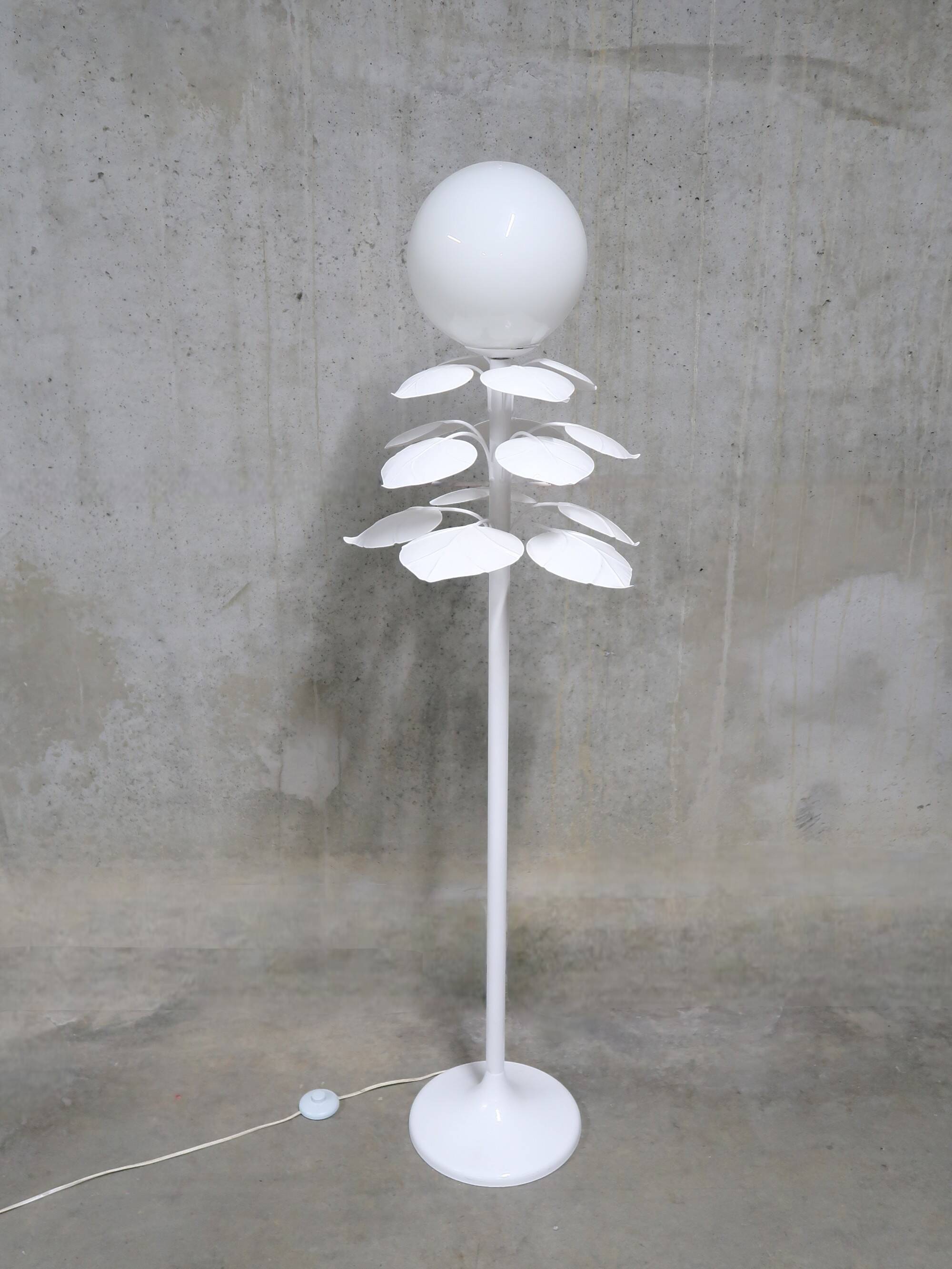 Vintage 70s foliage floor lamp with opal globe